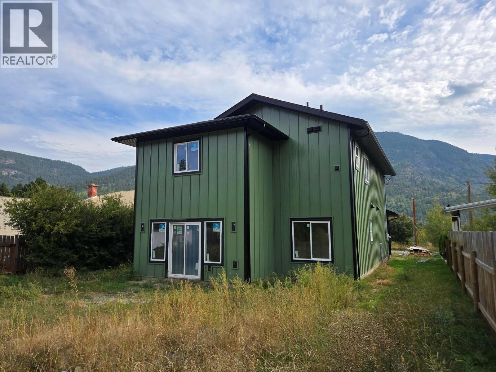 209 12th Avenue Frontage Road, Genelle, British Columbia  V0G 1G0 - Photo 5 - 10401957