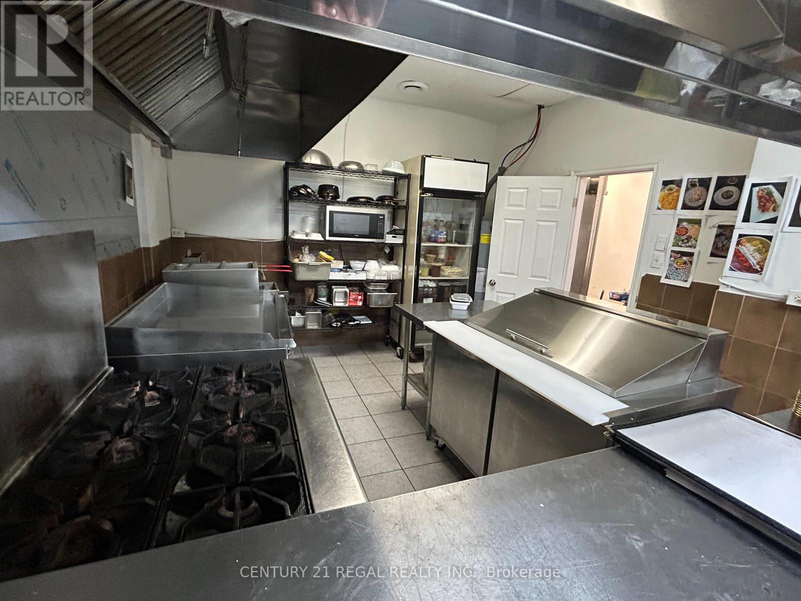 825 Runnymede Road, Toronto, Ontario M6N 3V8 - Photo 10 - W13770906