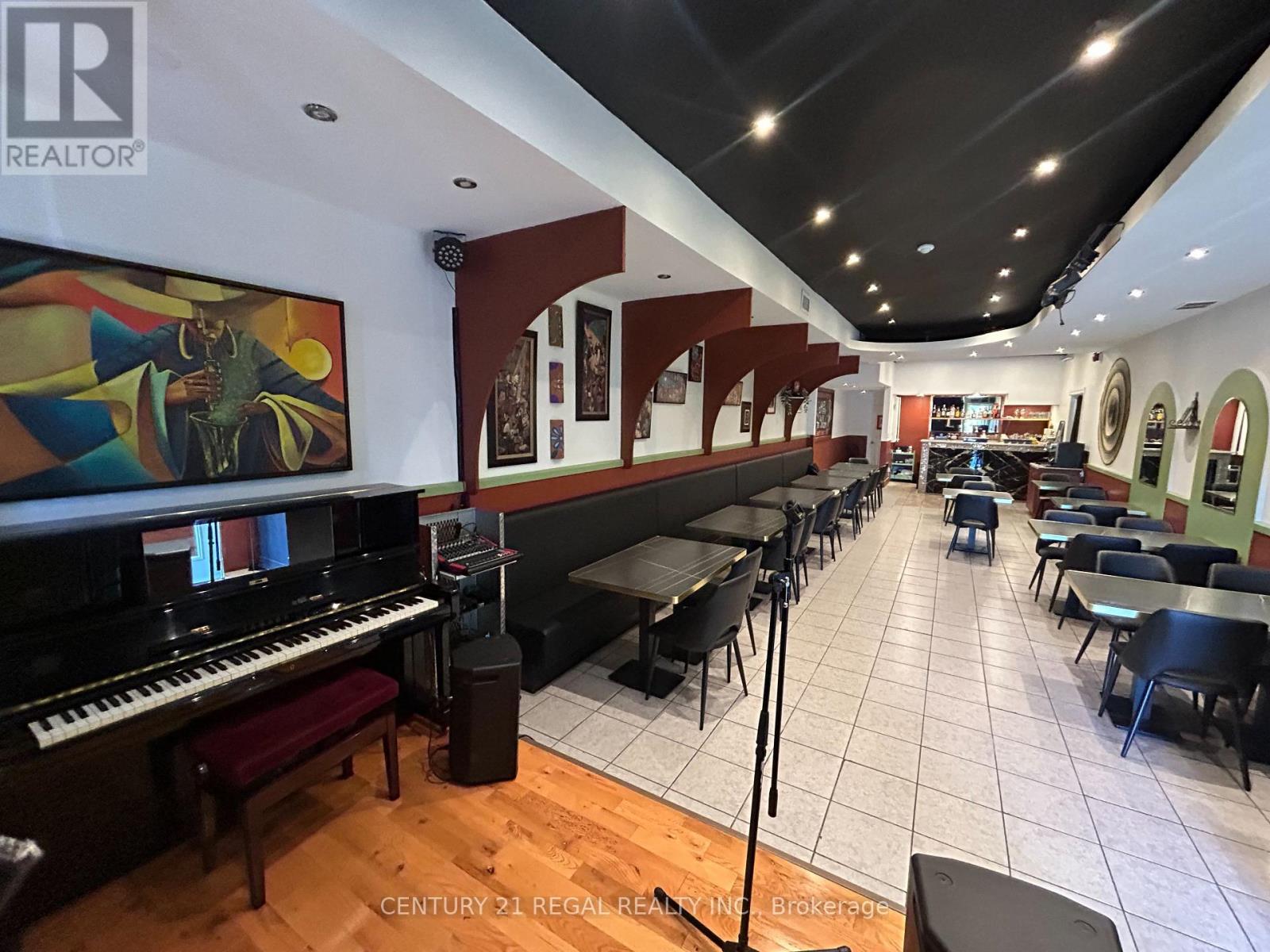 825 Runnymede Road, Toronto, Ontario M6N 3V8 - Photo 3 - W13770906