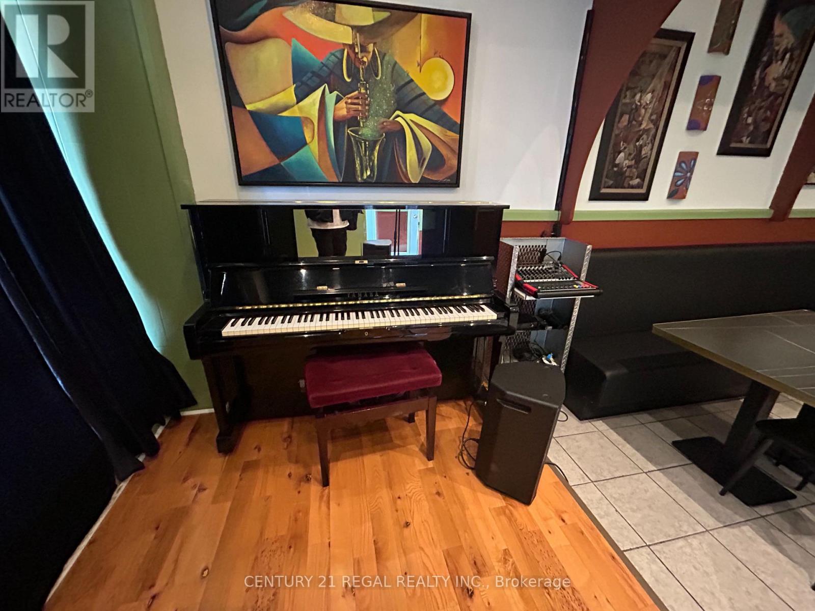 825 Runnymede Road, Toronto, Ontario M6N 3V8 - Photo 5 - W13770906