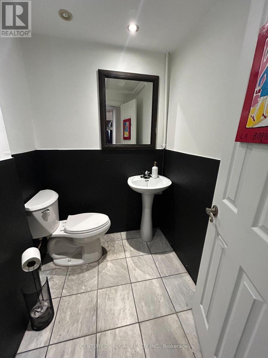 825 Runnymede Road, Toronto, Ontario M6N 3V8 - Photo 12 - W13770906
