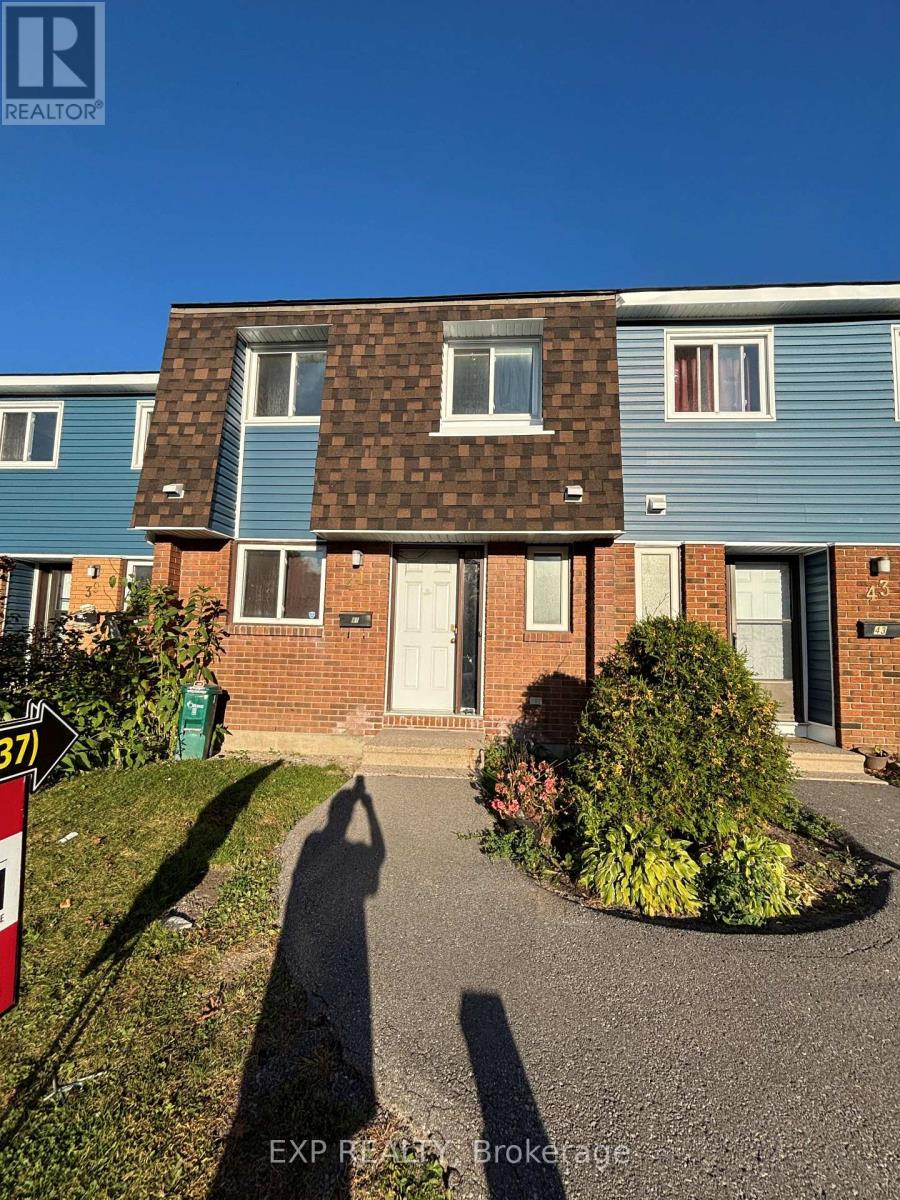 10 - 41 PIXLEY PRIVATE, Ottawa, Ontario