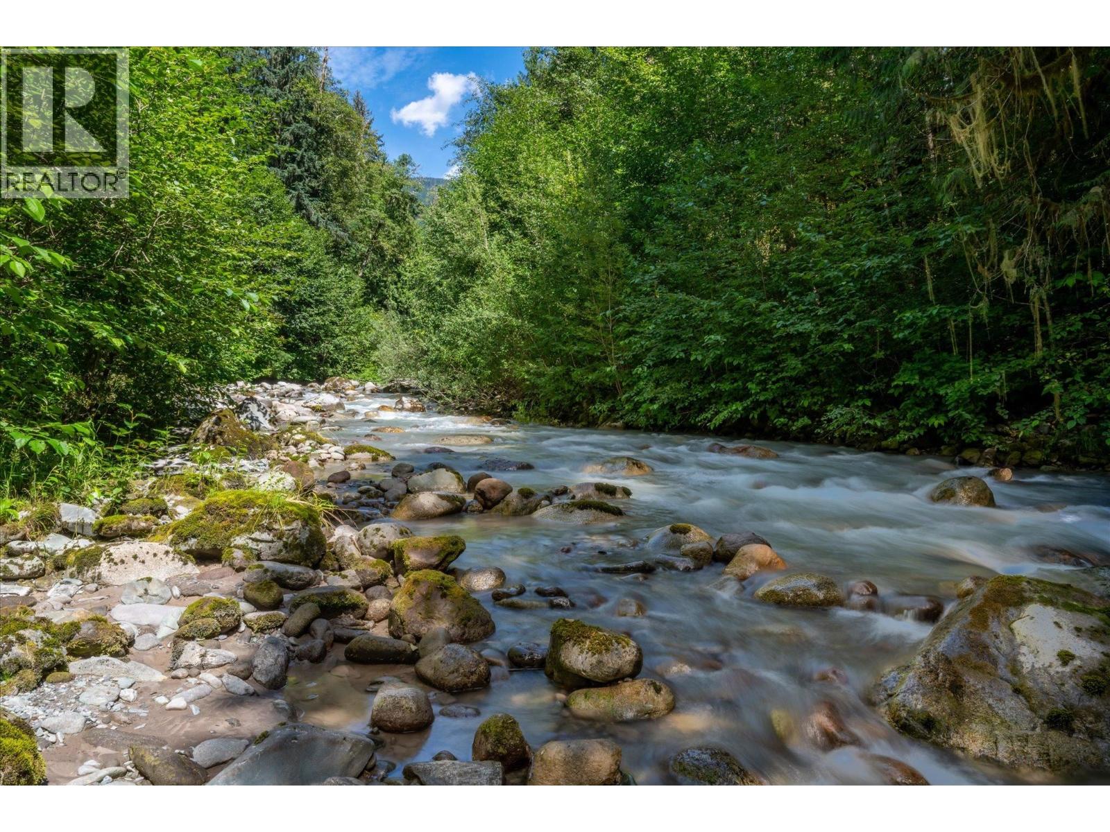 3324 Mamquam Road, Squamish, British Columbia  V8B 0S6 - Photo 2 - R3169716