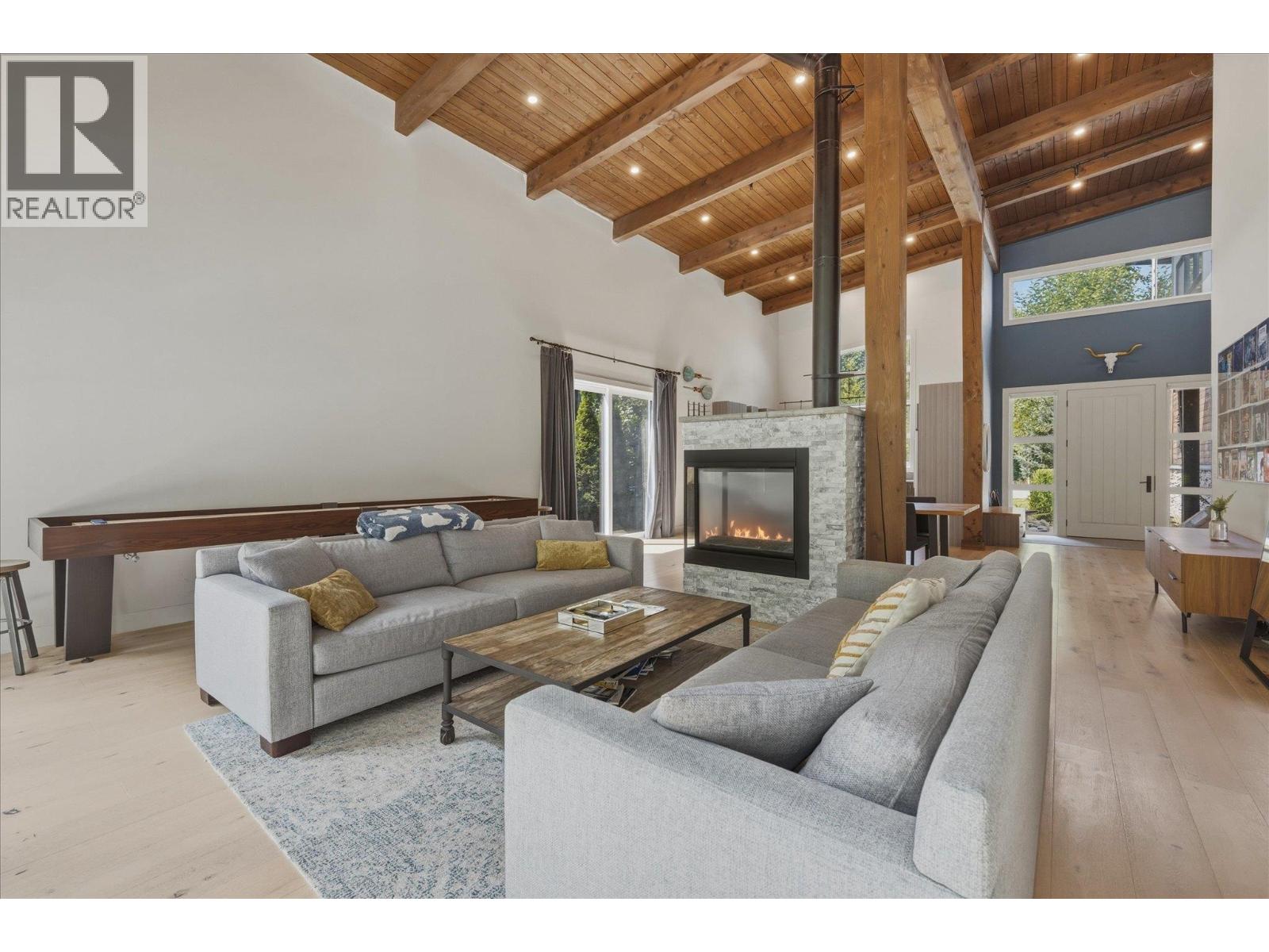 3324 Mamquam Road, Squamish, British Columbia  V8B 0S6 - Photo 6 - R3169716