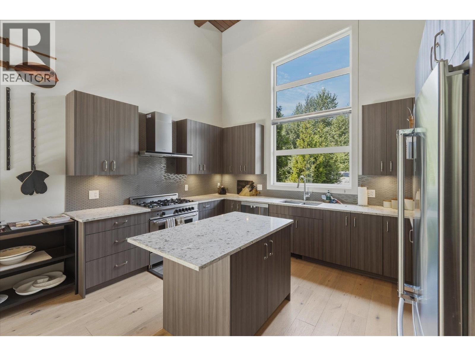 3324 Mamquam Road, Squamish, British Columbia  V8B 0S6 - Photo 11 - R3169716