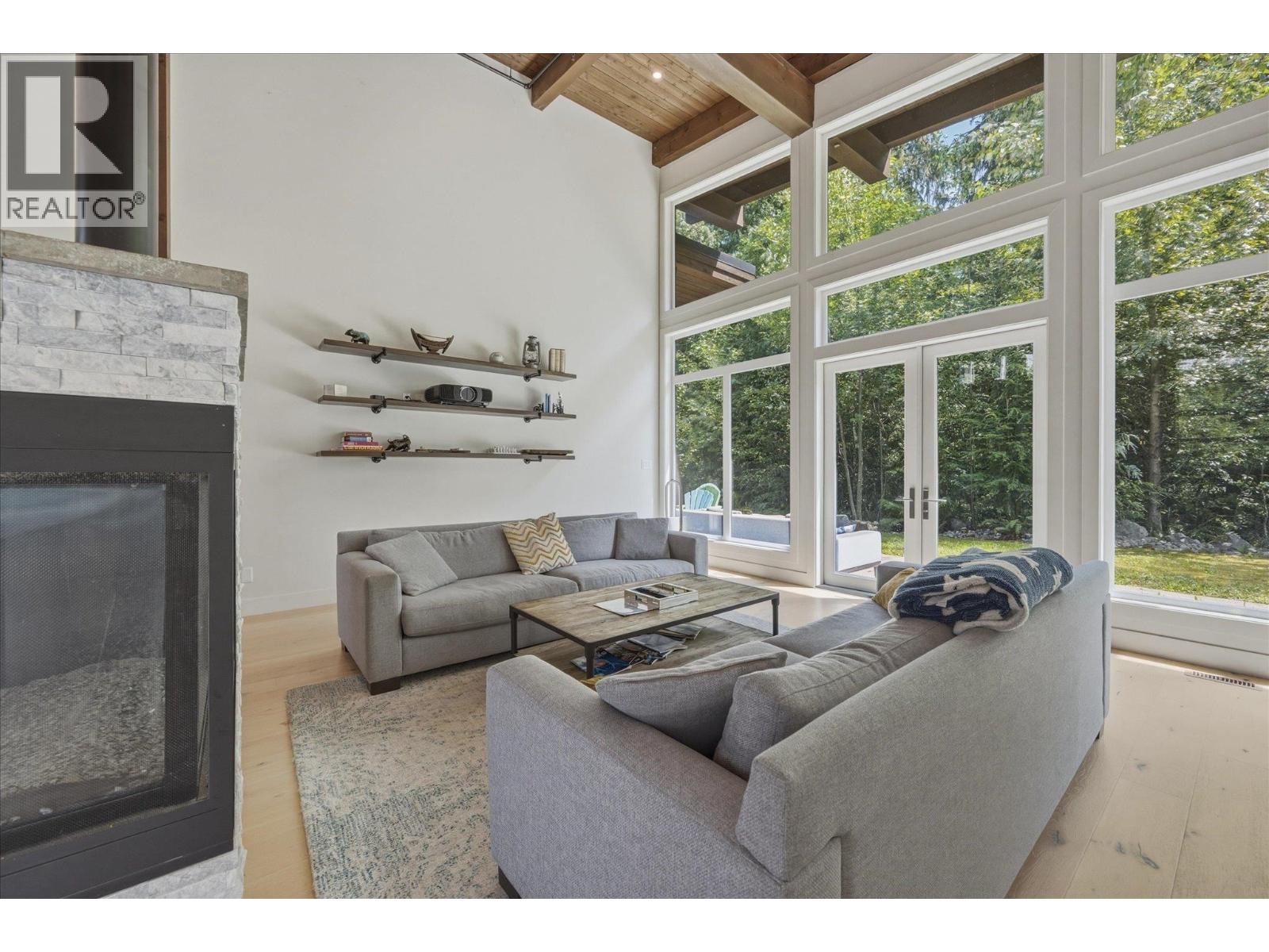 3324 Mamquam Road, Squamish, British Columbia  V8B 0S6 - Photo 4 - R3169716