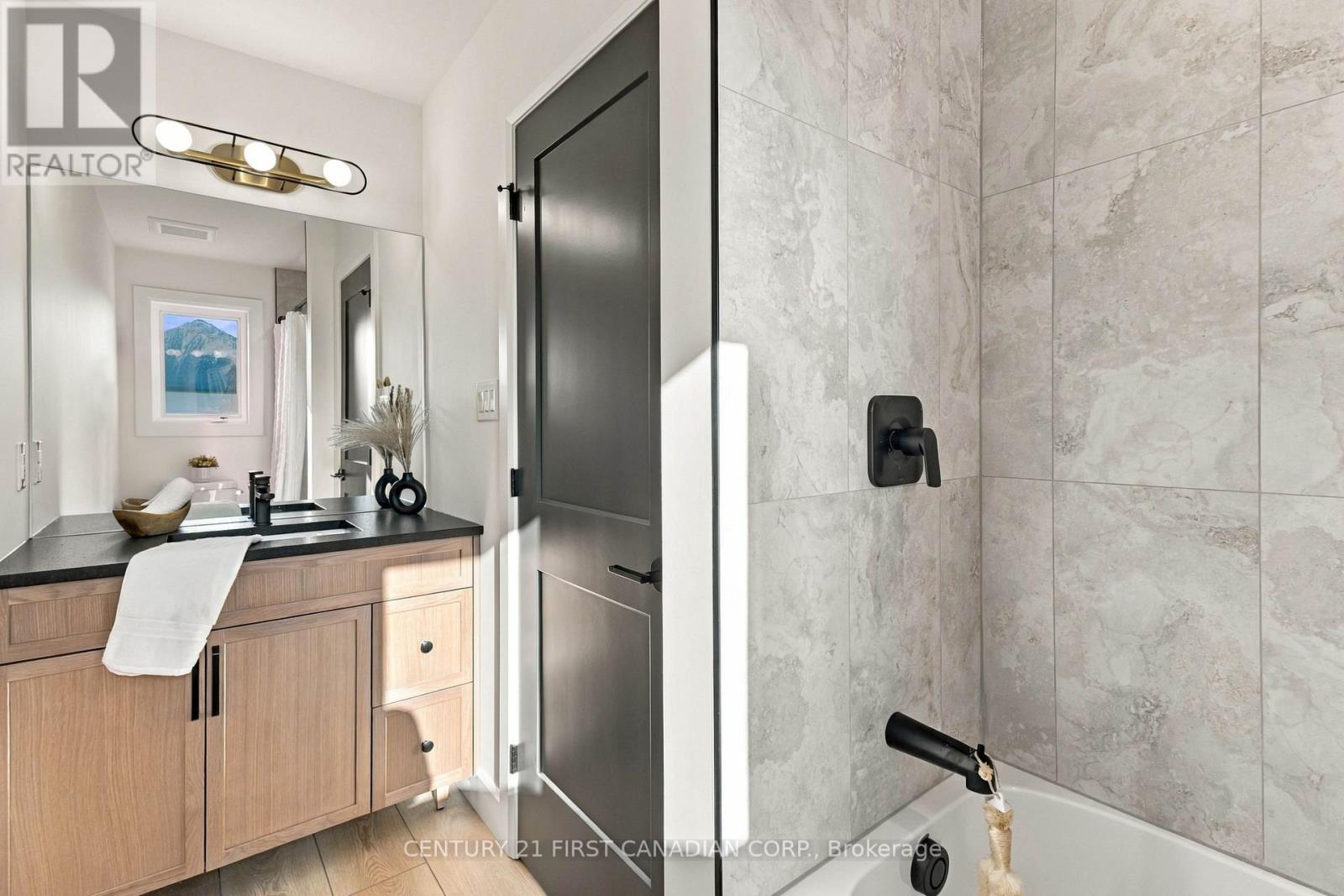 30 Sheldabren Street, North Middlesex (Ailsa Craig), Ontario  N0M 1A0 - Photo 28 - X13831054