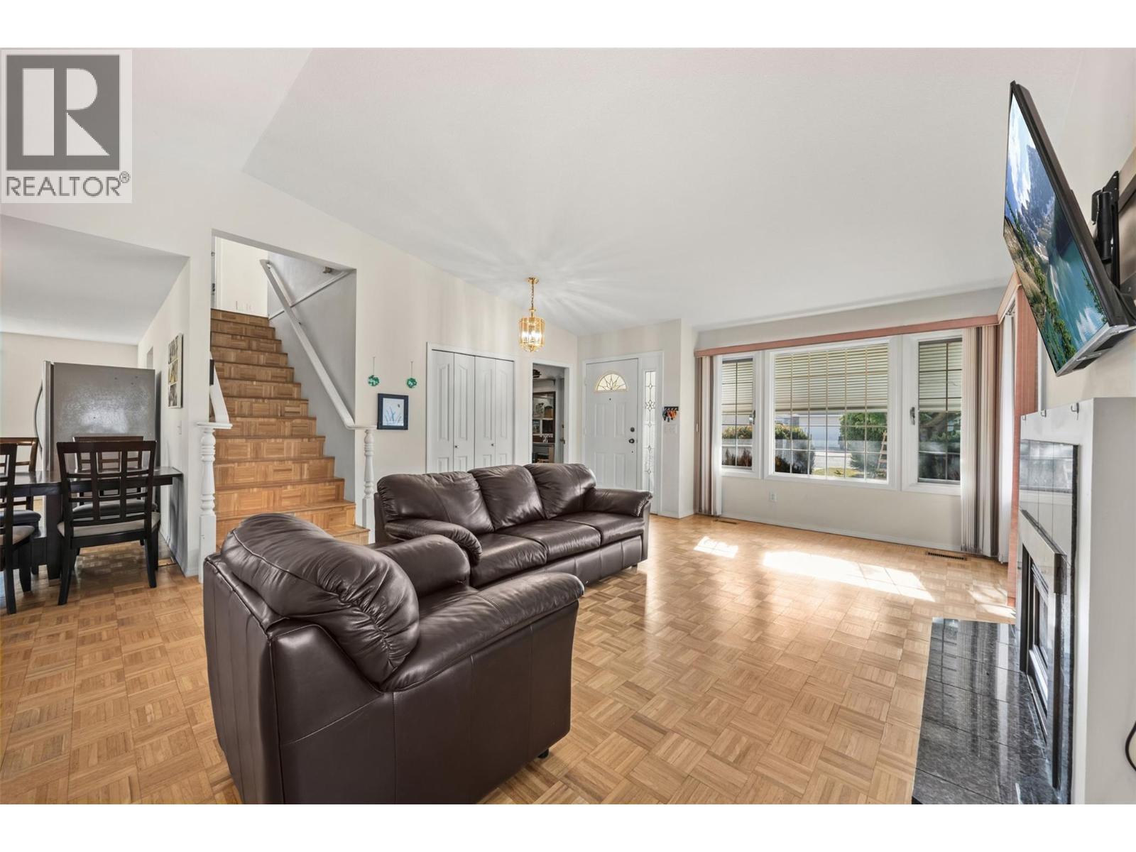 632 Southwind Drive, Kelowna, British Columbia  V1W 3G1 - Photo 5 - 10401449