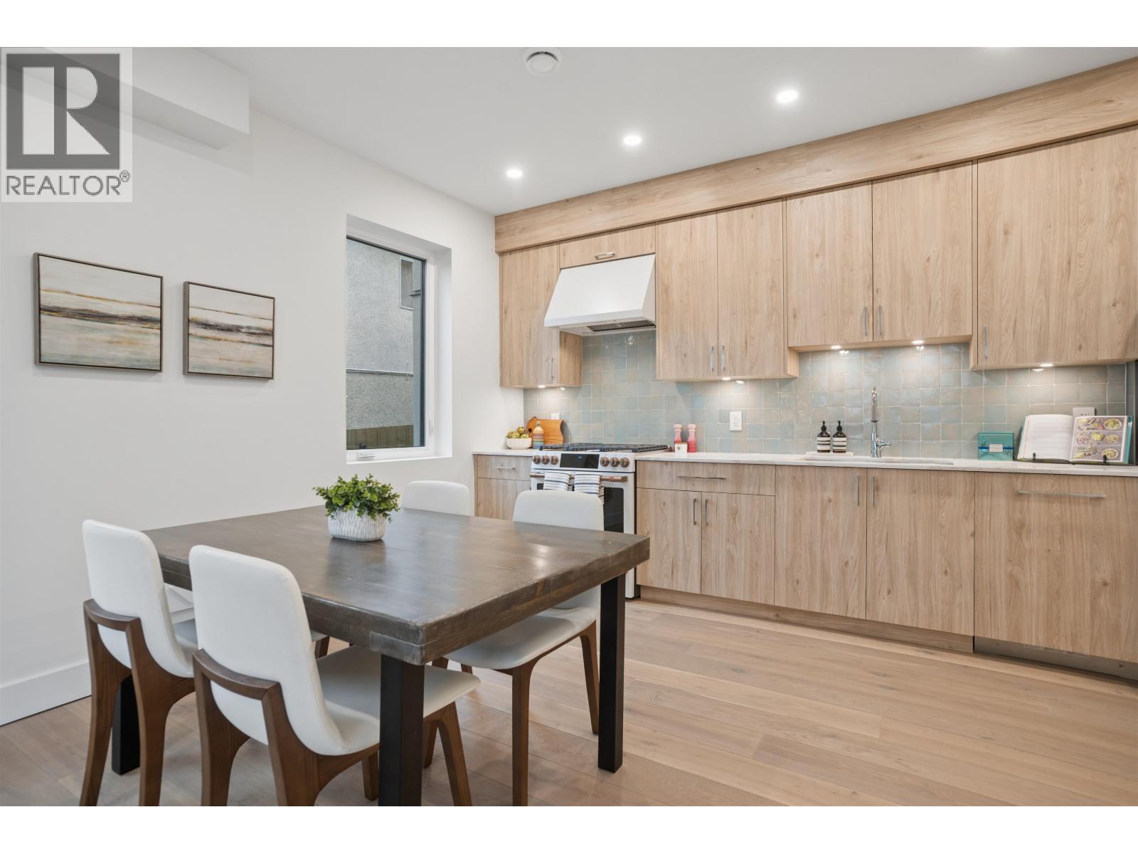 2 2339 Parker Street, Vancouver, British Columbia  V5L 2M2 - Photo 2 - R3169083