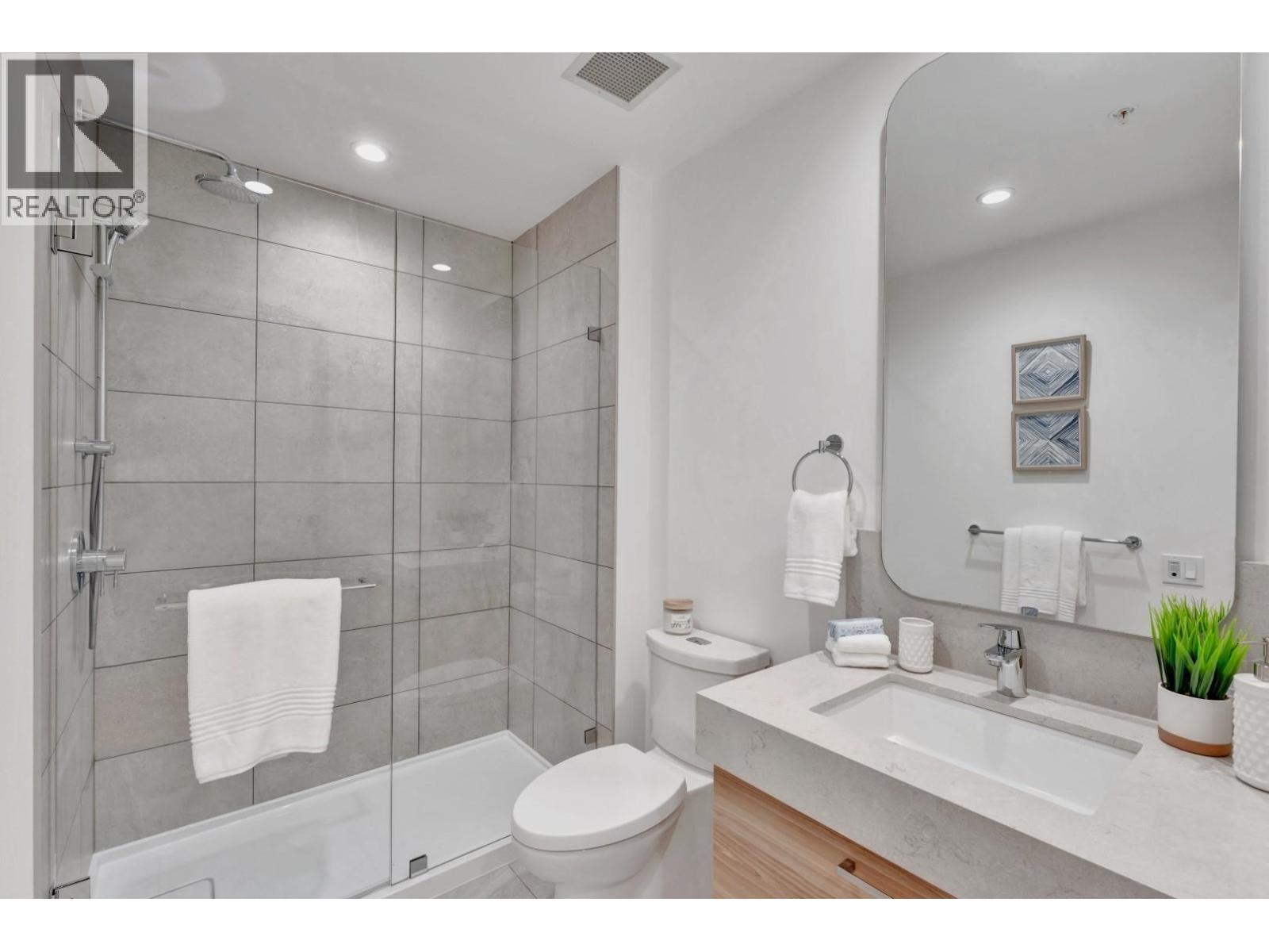 105 2325 Emery Court, North Vancouver, British Columbia  V7J 0E8 - Photo 11 - R3168996