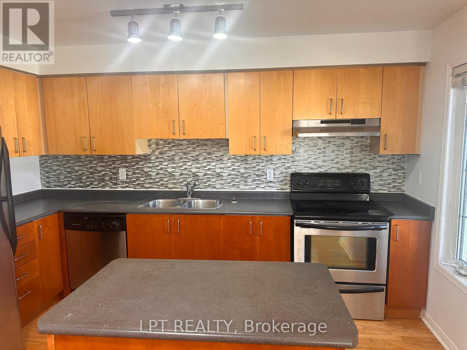 24 - 735 Sheppard Avenue, Pickering (Woodlands), Ontario  L1V 7K5 - Photo 9 - E13831016