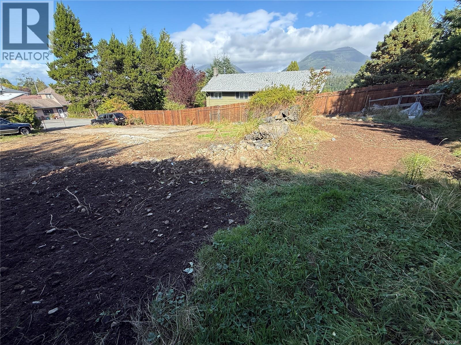 224 Alder St, Ucluelet, British Columbia  V0R 3A0 - Photo 3 - 1050894