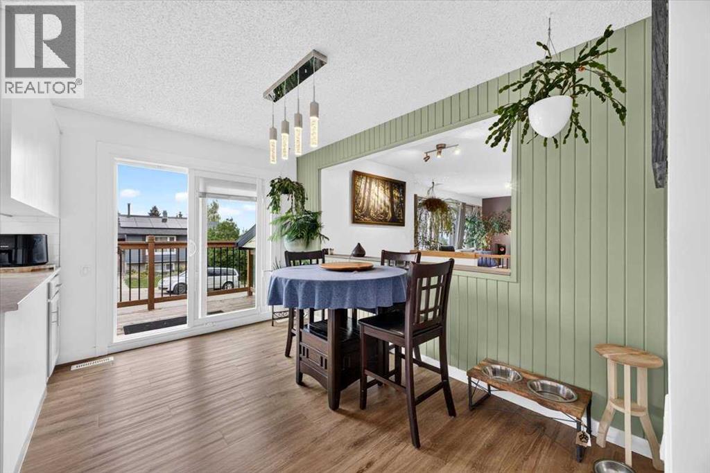 63 Beaconsfield Way NW, Calgary, Alberta  T3K 1W9 - Photo 15 - A2348175