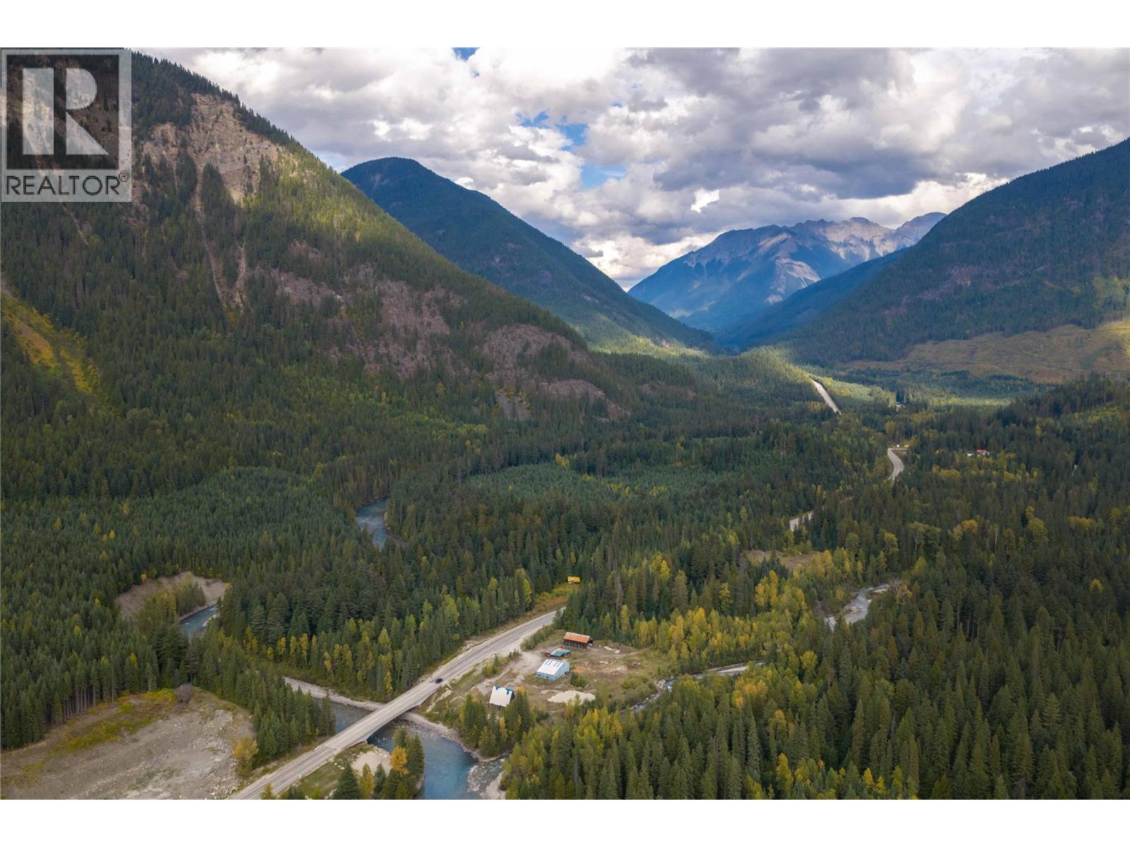 6950 Trans Canada Highway E, Revelstoke, British Columbia  V0E 2S0 - Photo 10 - 10401958