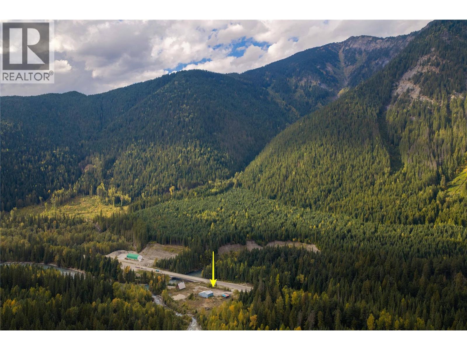 6950 Trans Canada Highway E, Revelstoke, British Columbia  V0E 2S0 - Photo 2 - 10401958