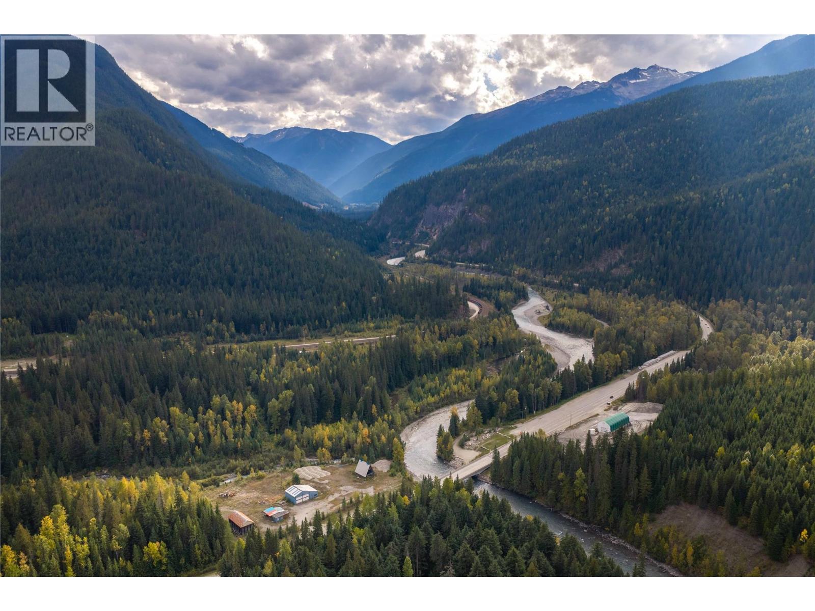 6950 Trans Canada Highway E, Revelstoke, British Columbia  V0E 2S0 - Photo 3 - 10401958