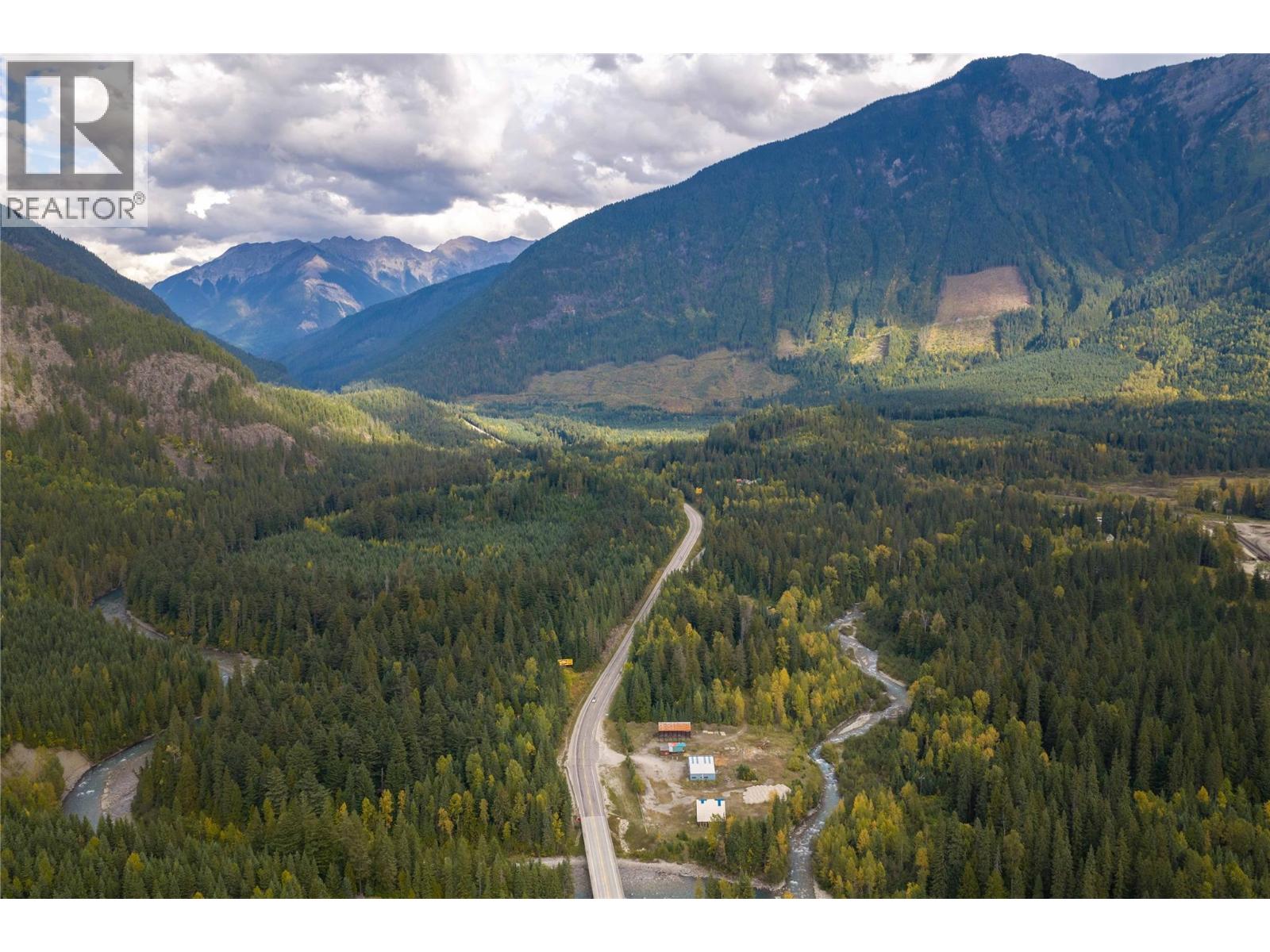 6950 Trans Canada Highway E, Revelstoke, British Columbia  V0E 2S0 - Photo 9 - 10401958
