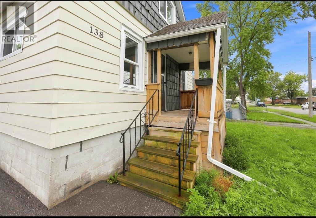 138 Sutton Street, Sarnia, Ontario  N7T 3S5 - Photo 5 - 26023657