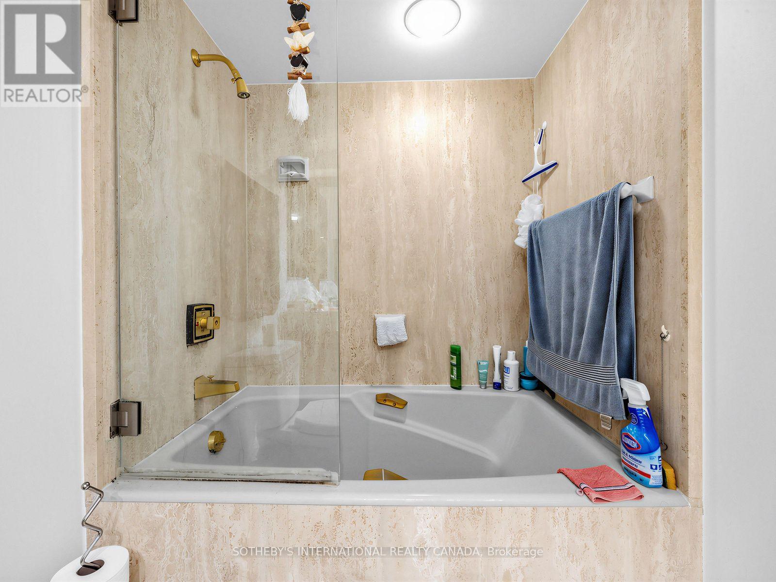 2104 - 65 Harbour Square, Toronto, Ontario  M5J 2L4 - Photo 15 - C13831116