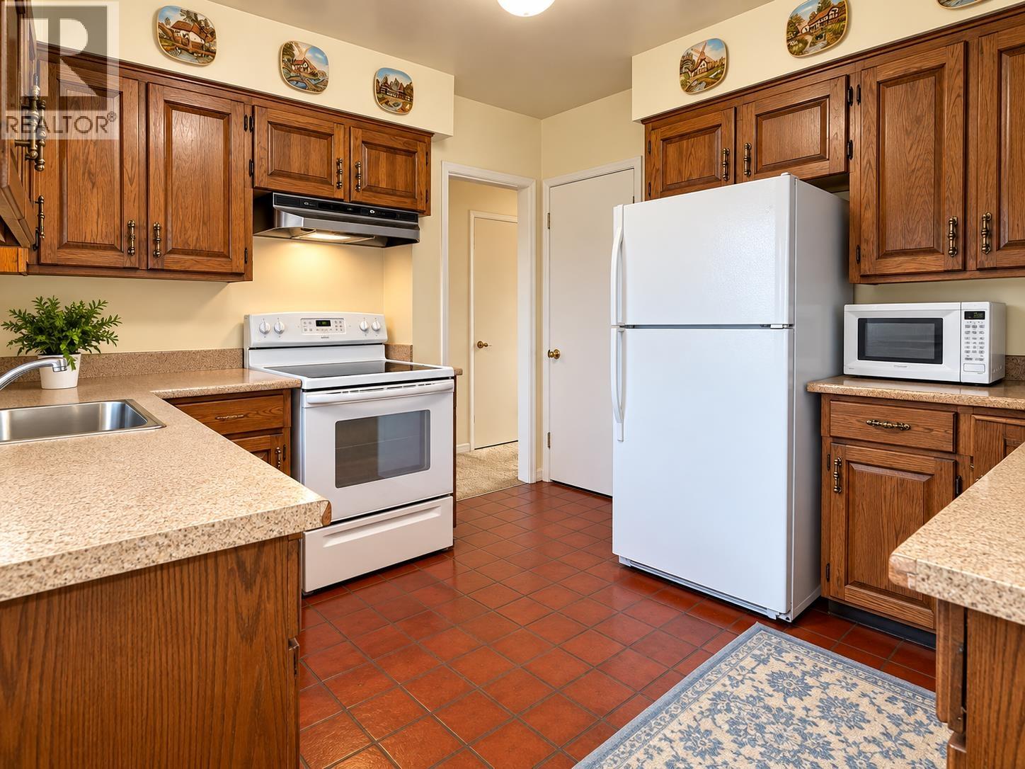 4557 Venables Street, Burnaby, British Columbia V5C 3A6 - Photo 9 - R3167880