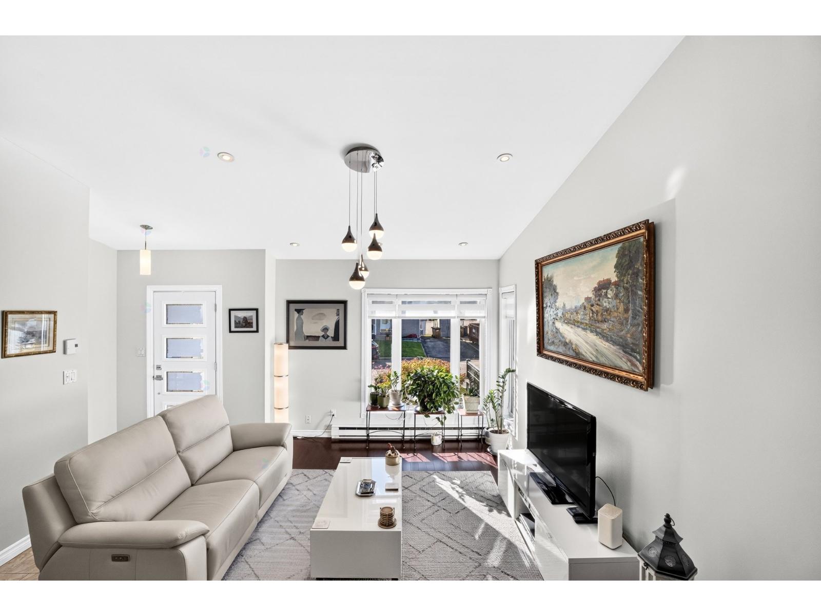 2135 Rue Mélisande Laval (Saint-François) Quebec Canada H7A3T2 2