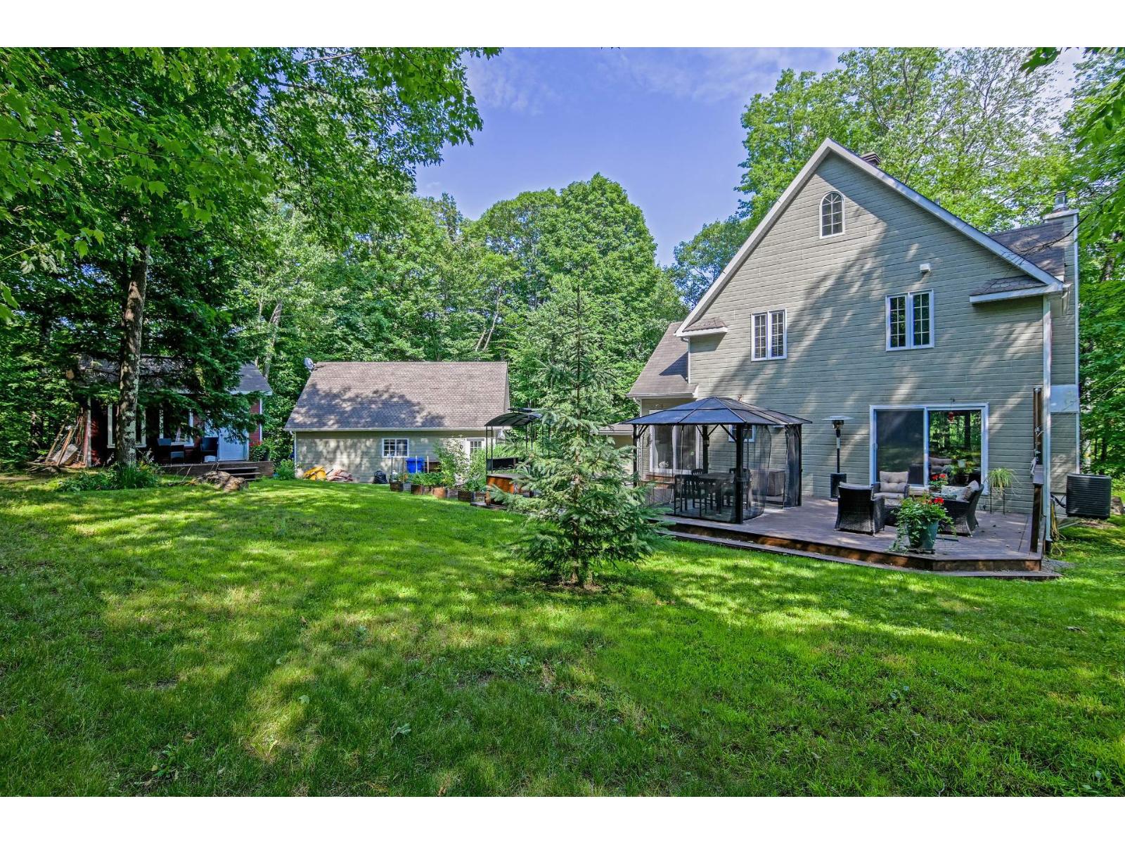 353 Rue de Val-des-Chênes Sainte-Sophie Quebec Canada J5J2M5 3