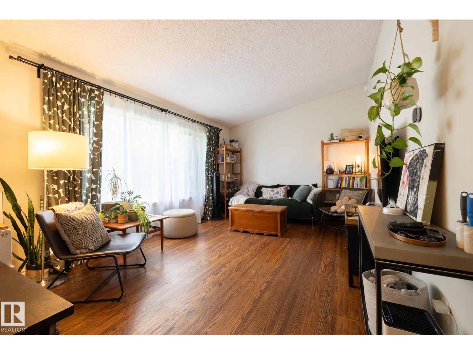 10972 157 St Nw, Edmonton, Alberta  T5P 2W3 - Photo 2 - E4510533