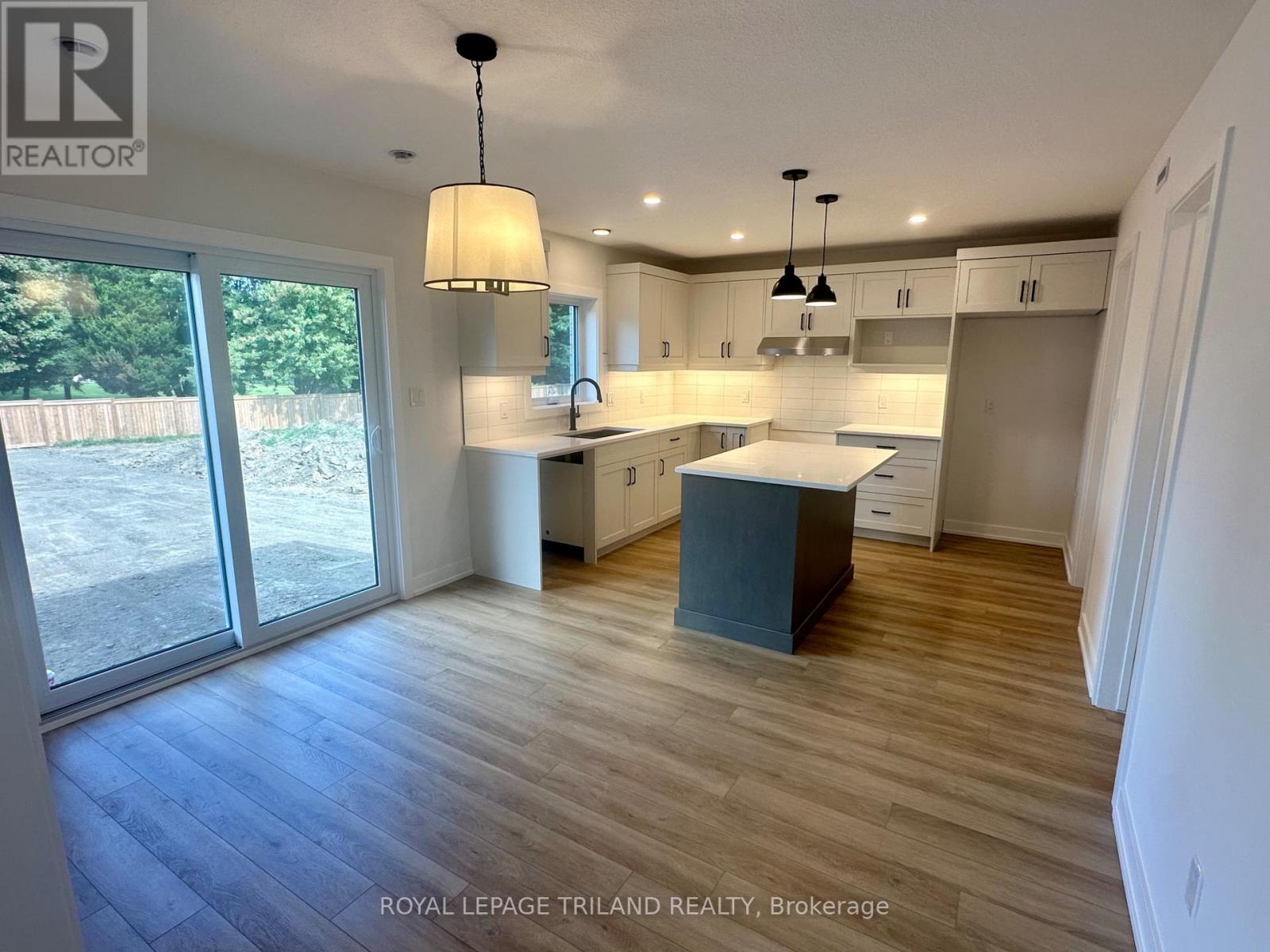 18 Hawks Gate, Central Elgin, Ontario  N5R 0R2 - Photo 2 - X13593762