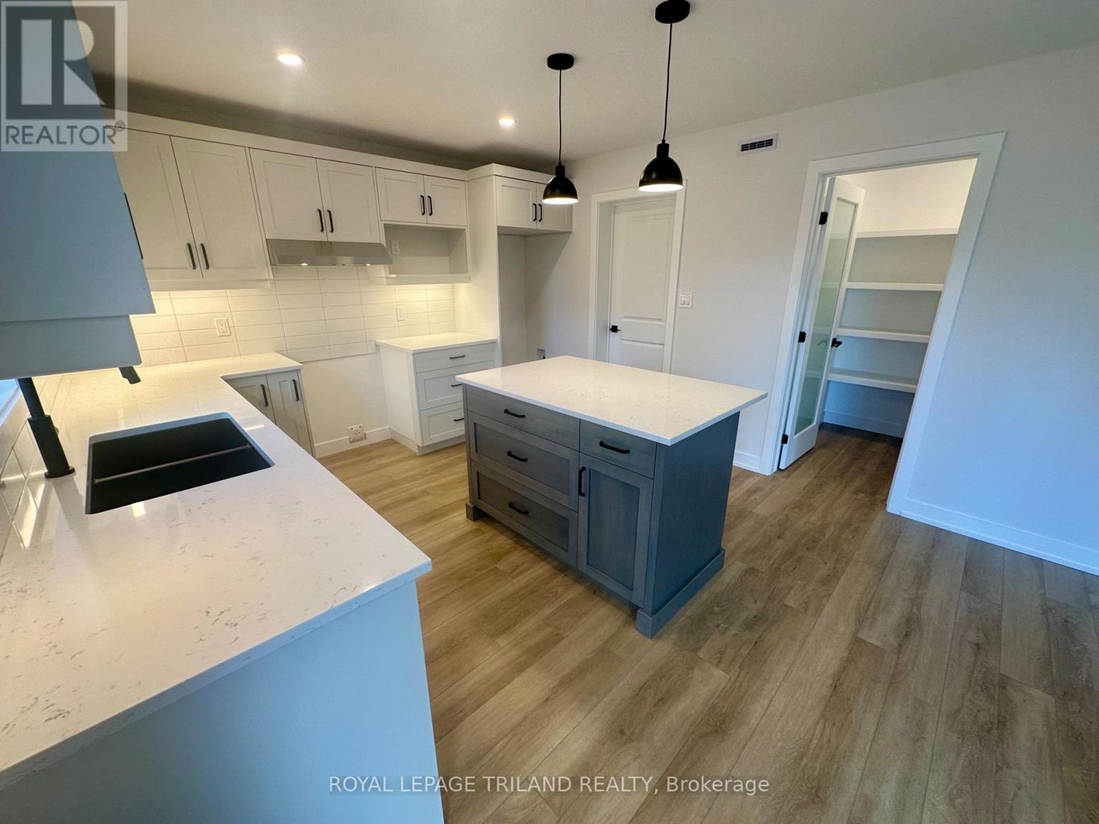 18 Hawks Gate, Central Elgin, Ontario  N5R 0R2 - Photo 3 - X13593762