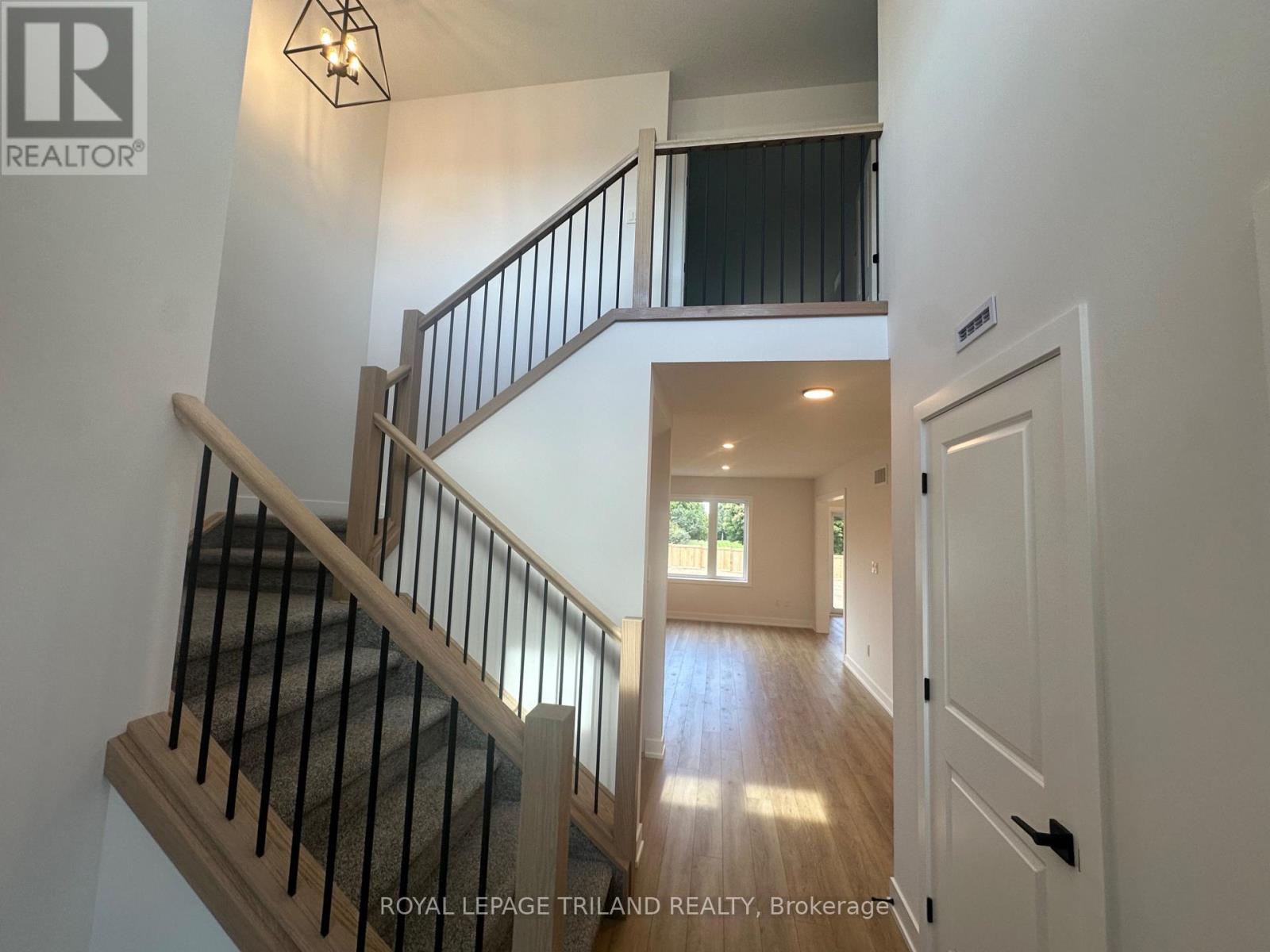 18 Hawks Gate, Central Elgin, Ontario  N5R 0R2 - Photo 7 - X13593762