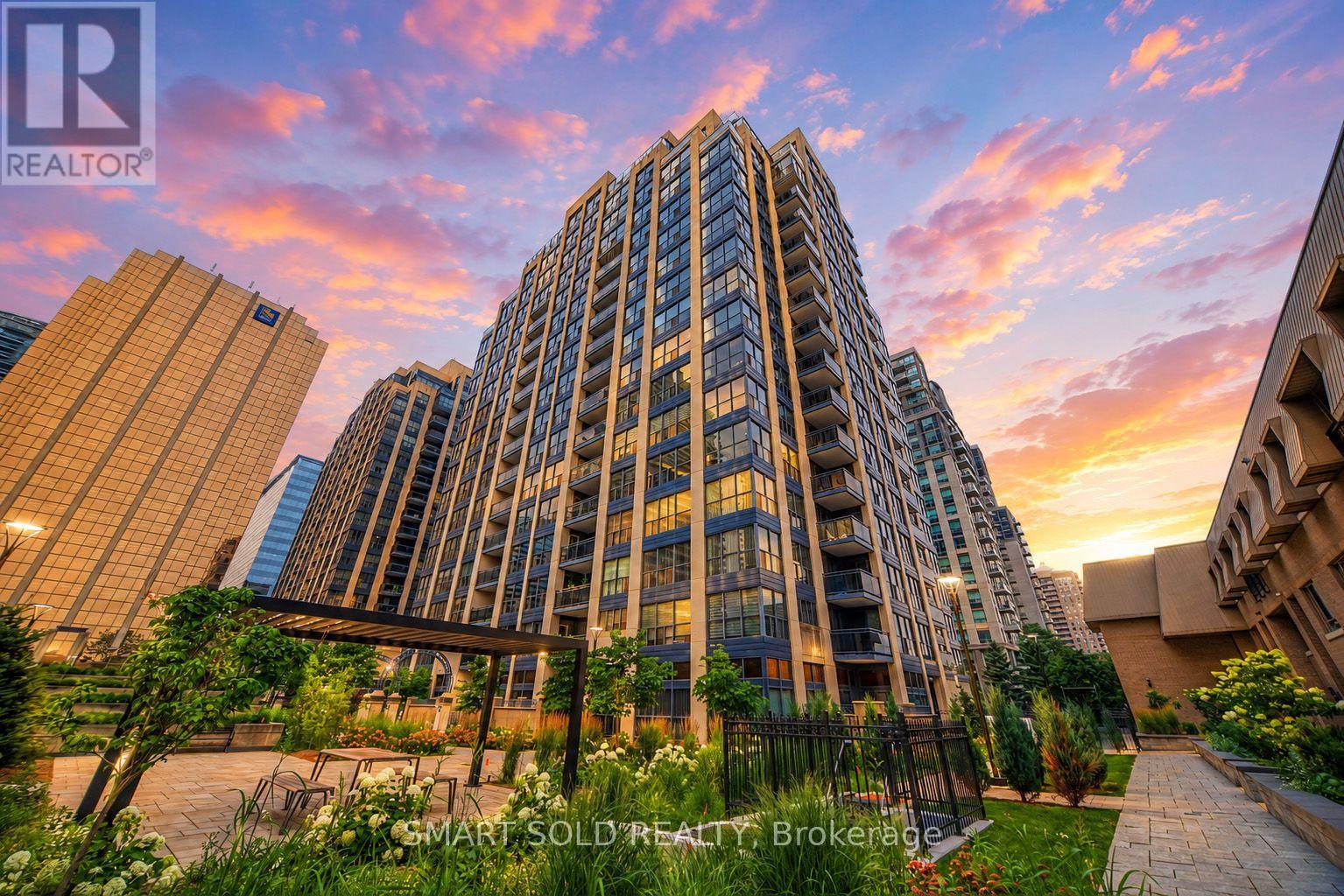 205 - 28 HOLLYWOOD AVENUE, Toronto, Ontario