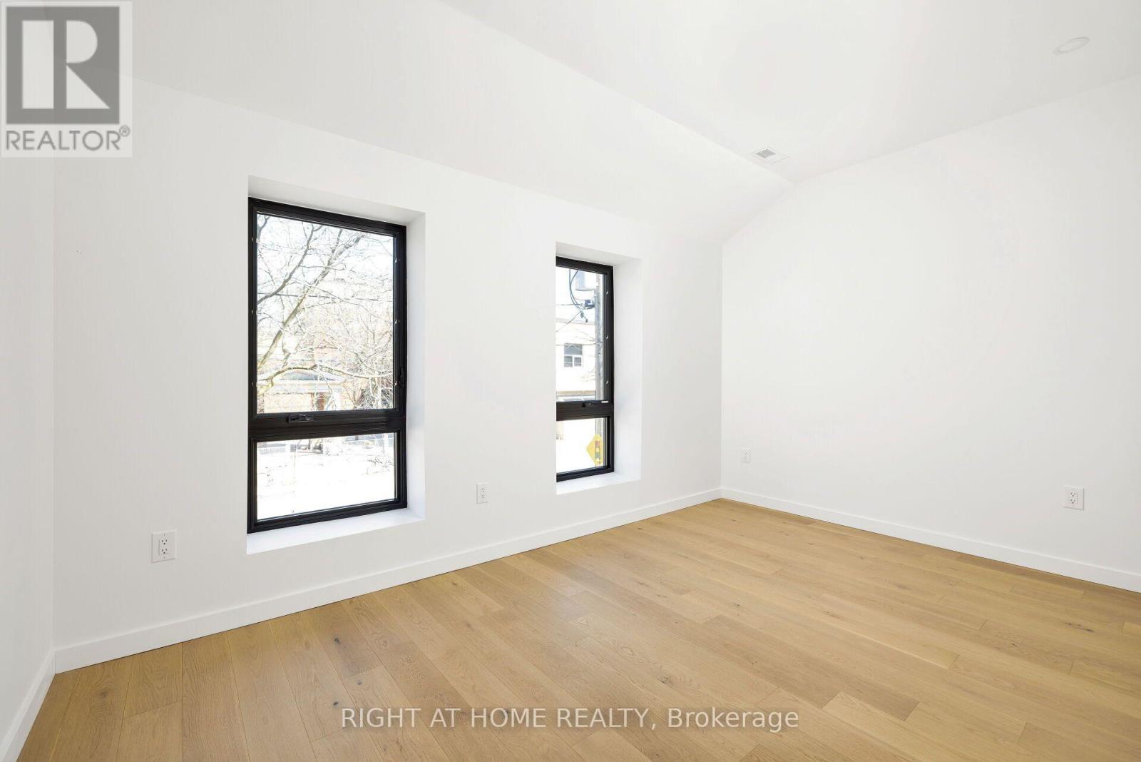 Upper - 86 Lansdowne Avenue, Toronto, Ontario  M6K 2V9 - Photo 15 - W13831222