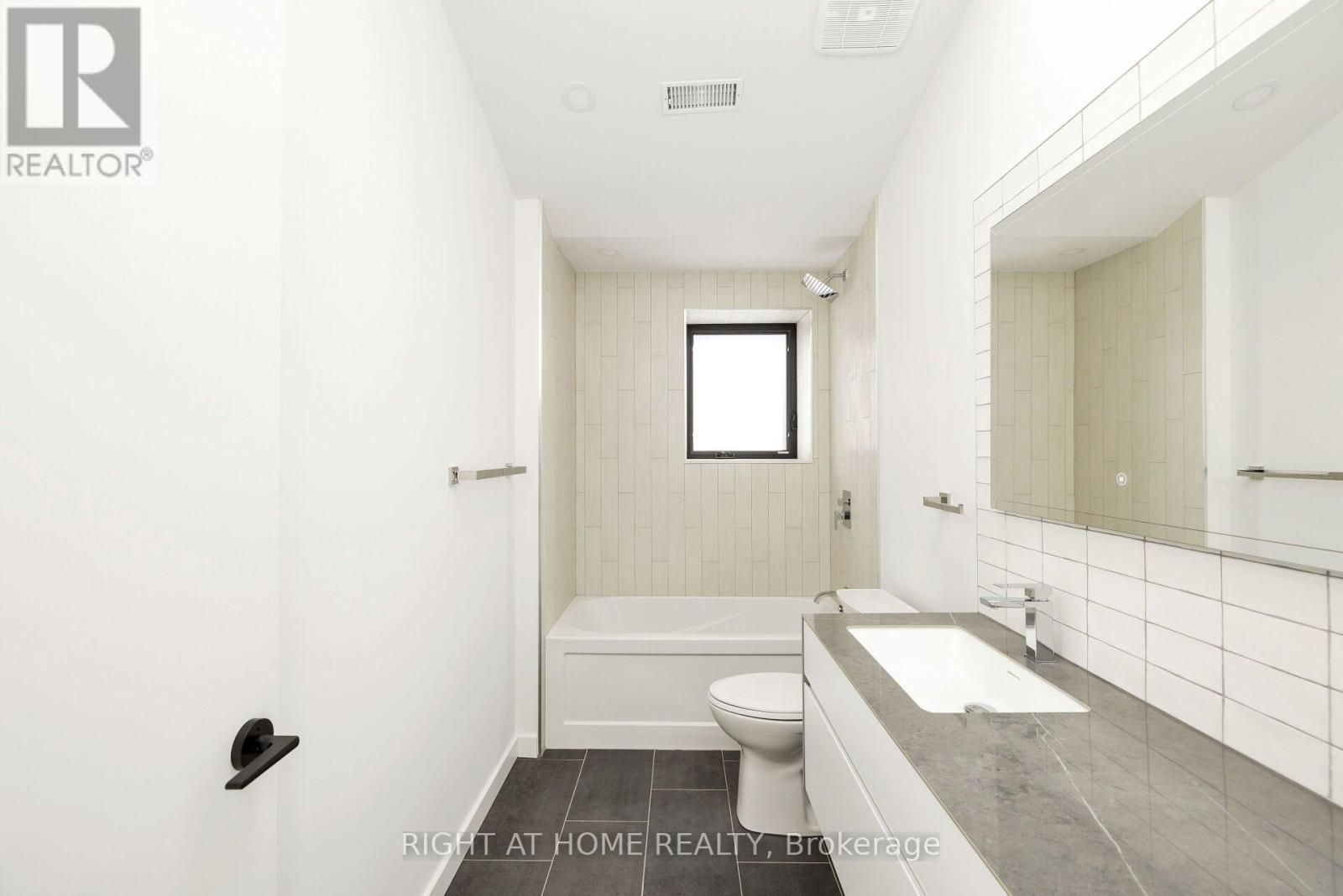 Upper - 86 Lansdowne Avenue, Toronto, Ontario  M6K 2V9 - Photo 17 - W13831222
