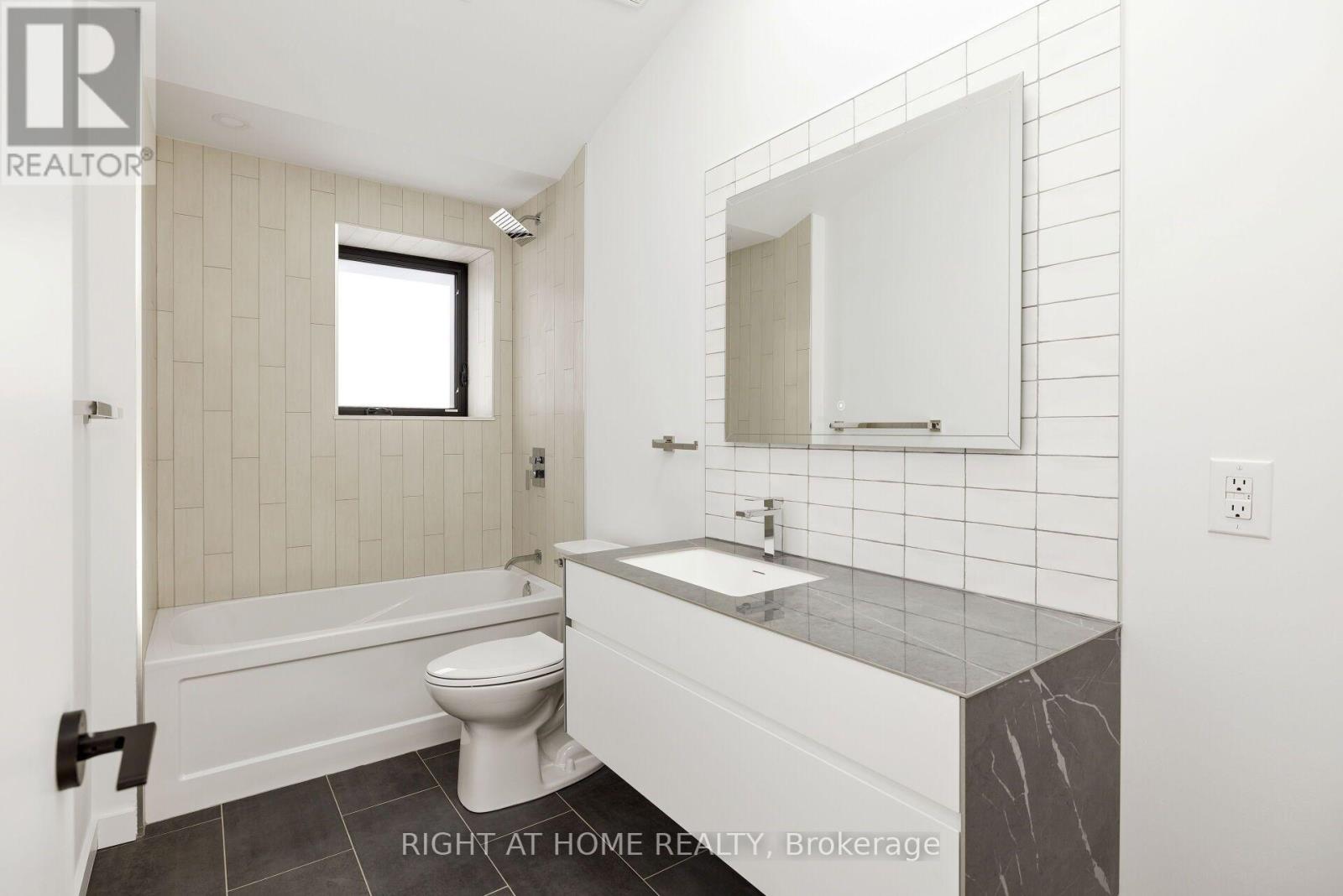 Upper - 86 Lansdowne Avenue, Toronto, Ontario  M6K 2V9 - Photo 18 - W13831222