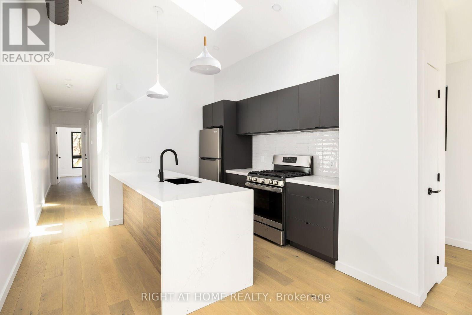Upper - 86 Lansdowne Avenue, Toronto, Ontario  M6K 2V9 - Photo 7 - W13831222