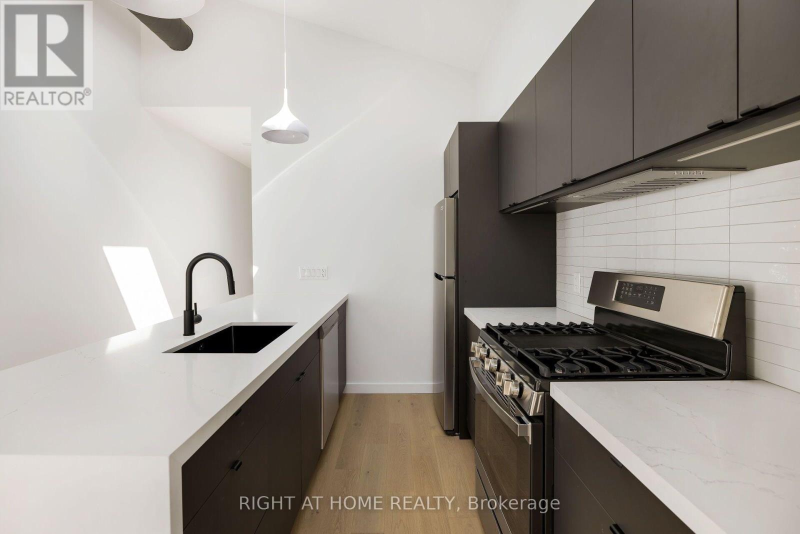 Upper - 86 Lansdowne Avenue, Toronto, Ontario  M6K 2V9 - Photo 9 - W13831222