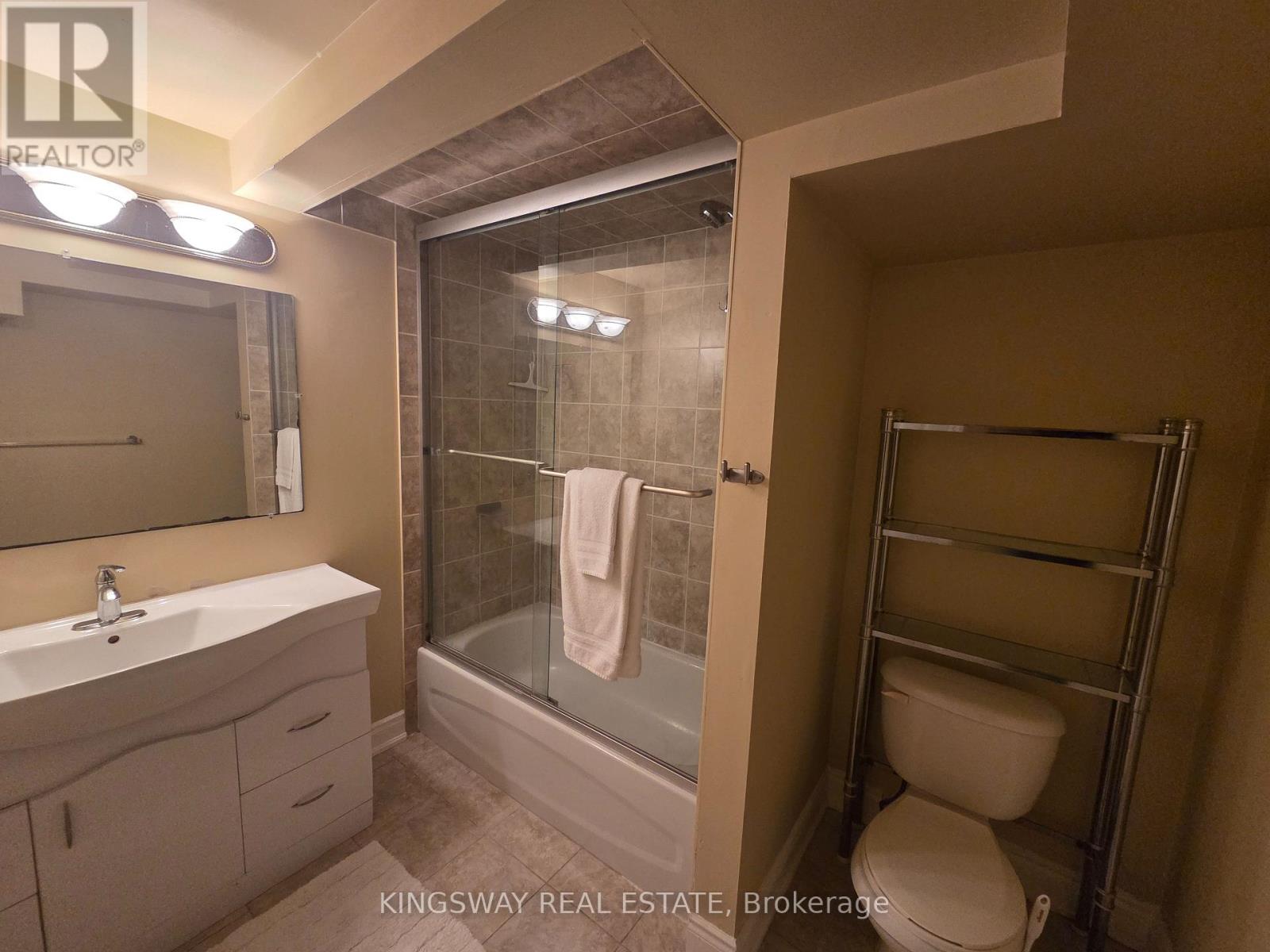 Basement Apt - 4798 Crystal Rose Drive, Mississauga, Ontario  L5V 1G9 - Photo 12 - W13831232