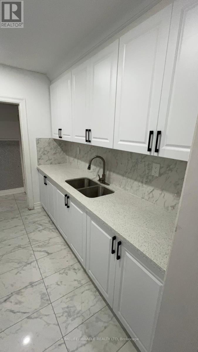 213 Queen Street W, Brampton, Ontario  L6Y 1M6 - Photo 2 - W13831236