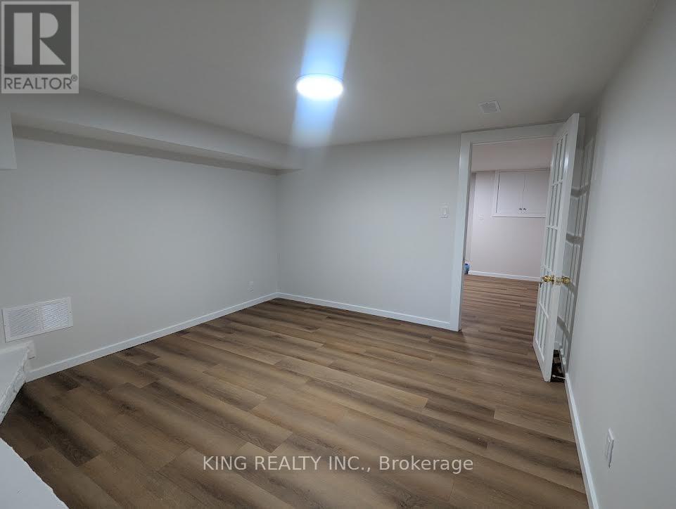 15 Roxaline Street, Toronto, Ontario  M9P 2Y6 - Photo 12 - W13831250