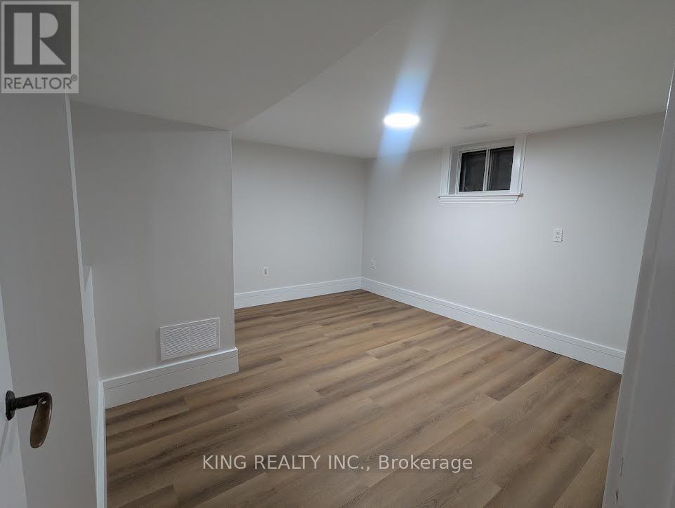 15 Roxaline Street, Toronto, Ontario  M9P 2Y6 - Photo 13 - W13831250