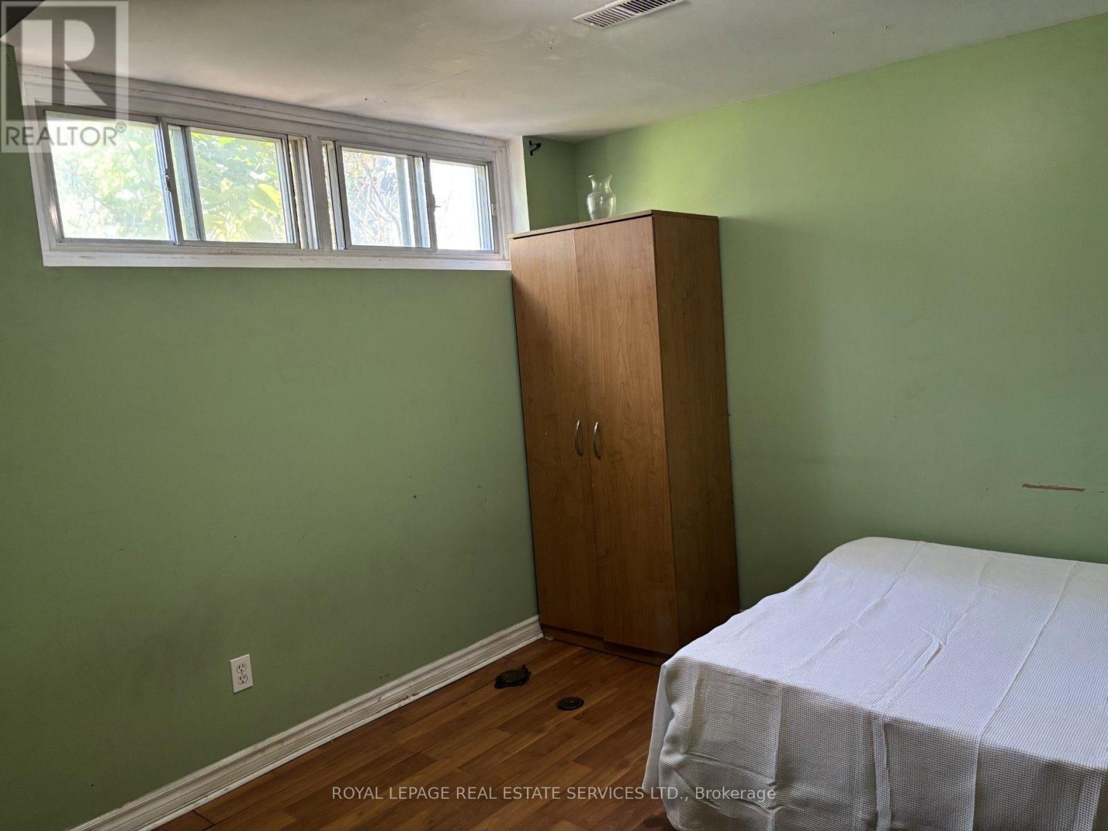 Room - 15 Sonnet Court, Toronto, Ontario  M6L 1J6 - Photo 4 - W13831254