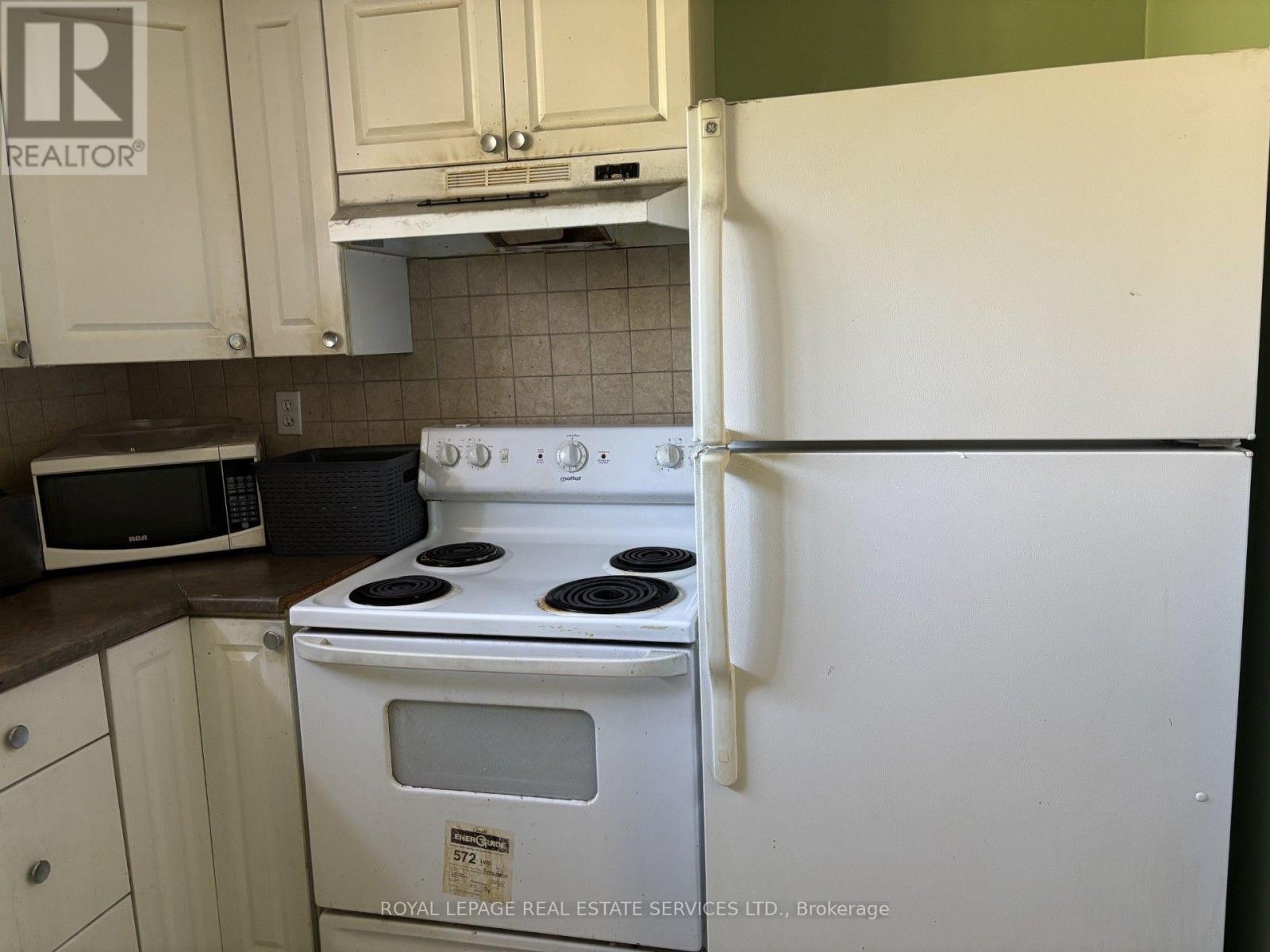 Room - 15 Sonnet Court, Toronto, Ontario  M6L 1J6 - Photo 7 - W13831254
