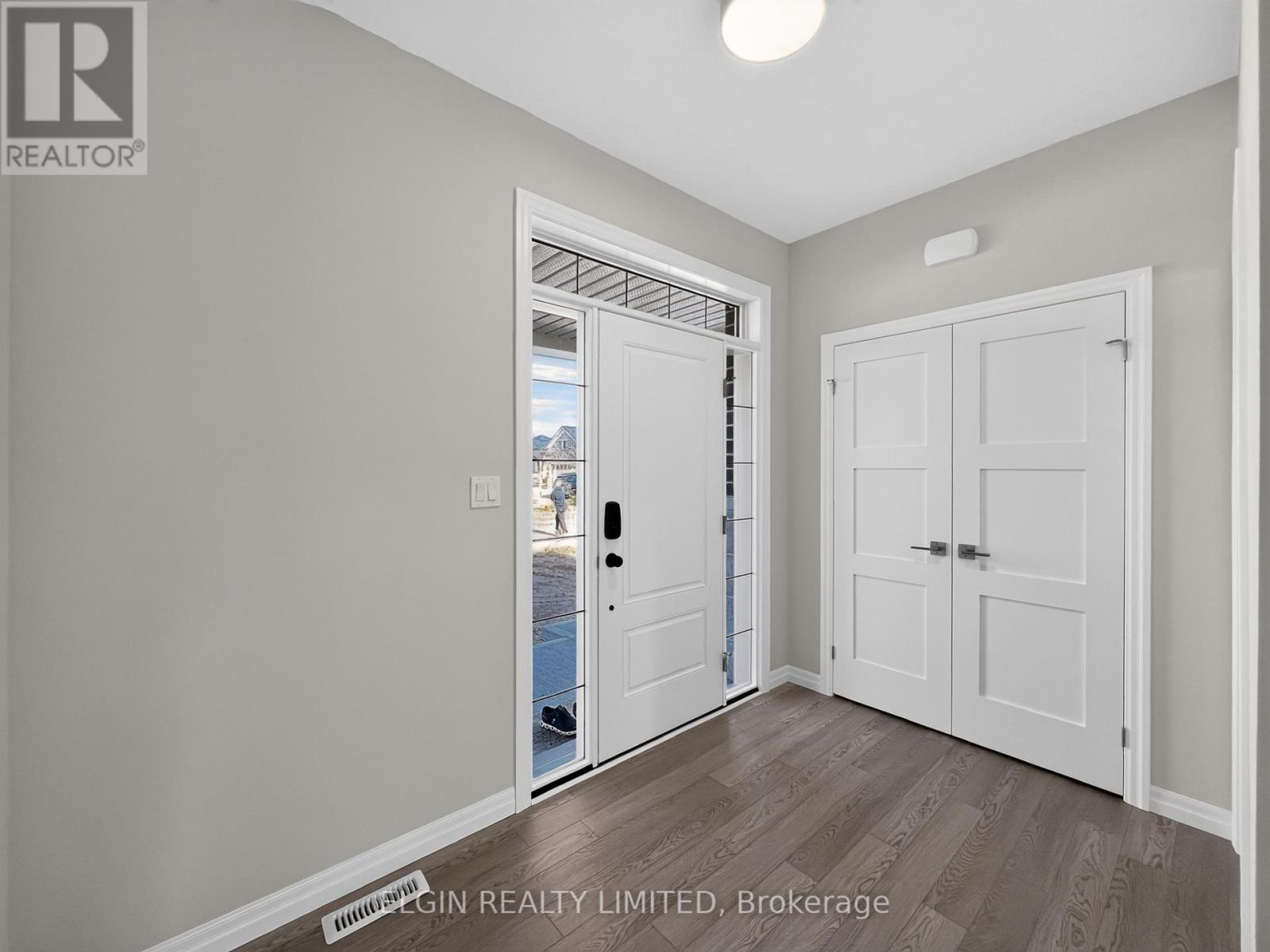 10 Horizon Court, Central Elgin, Ontario  N5P 0E5 - Photo 3 - X12757764