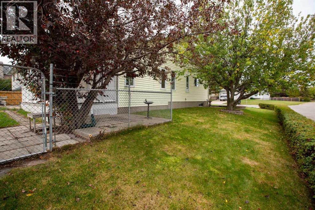 11 Maple Place, Crossfield, Alberta  T0M 0S0 - Photo 36 - A2347246
