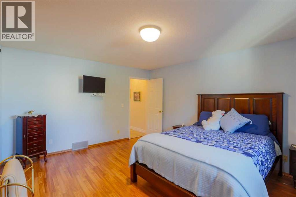 11 Maple Place, Crossfield, Alberta  T0M 0S0 - Photo 12 - A2347246