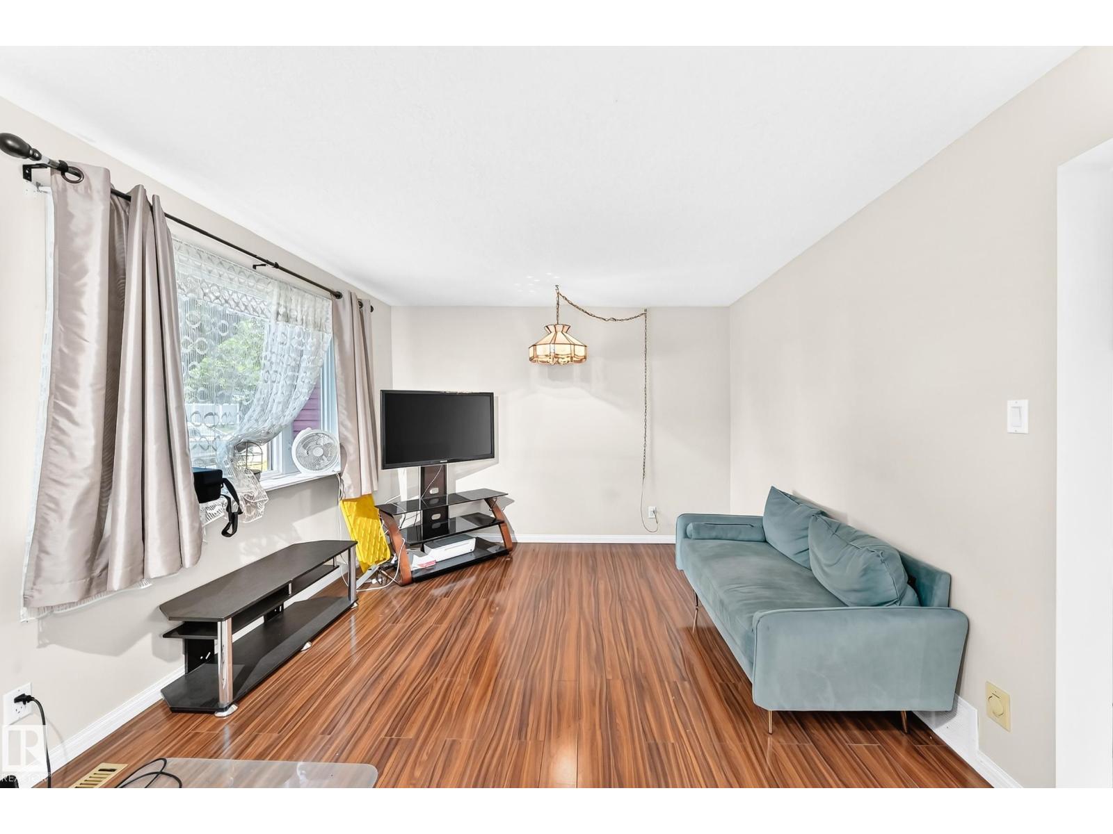 44 HABITAT CR NW