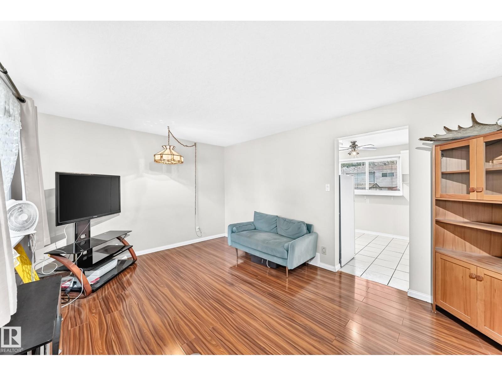44 HABITAT CR NW
