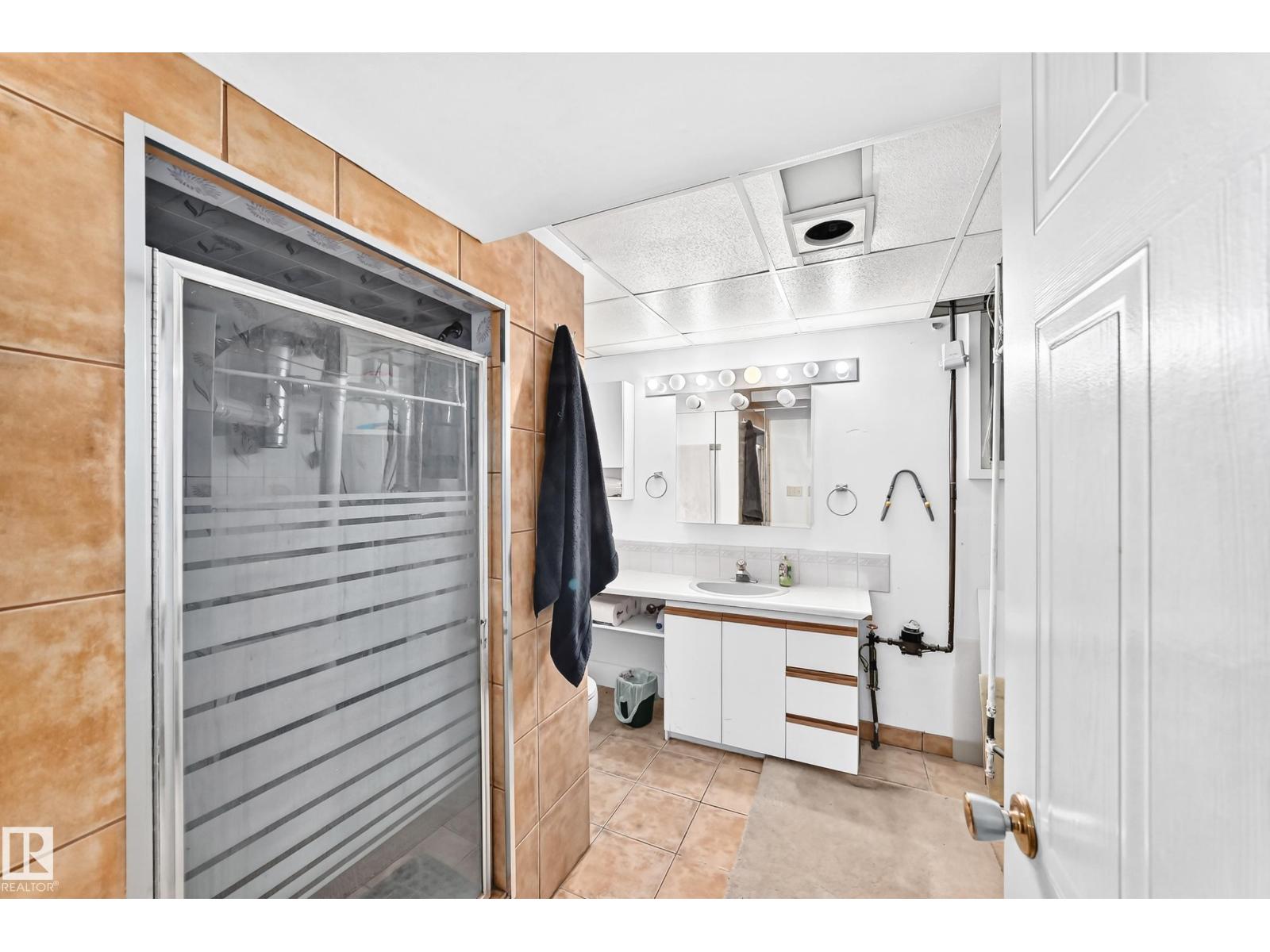 44 HABITAT CR NW