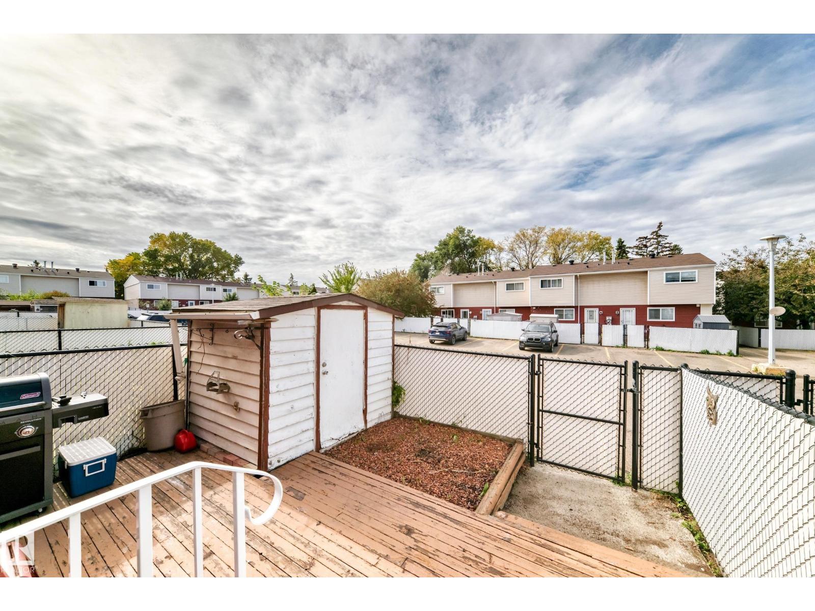 44 HABITAT CR NW