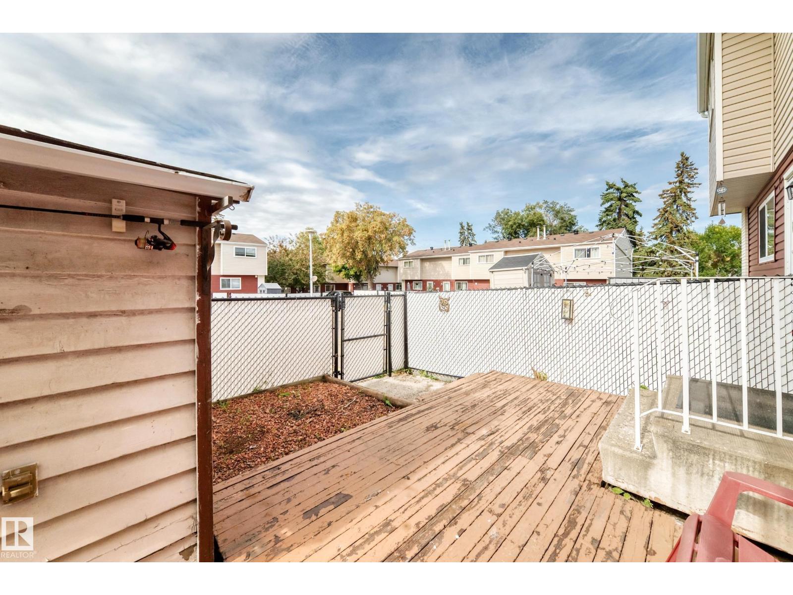 44 HABITAT CR NW